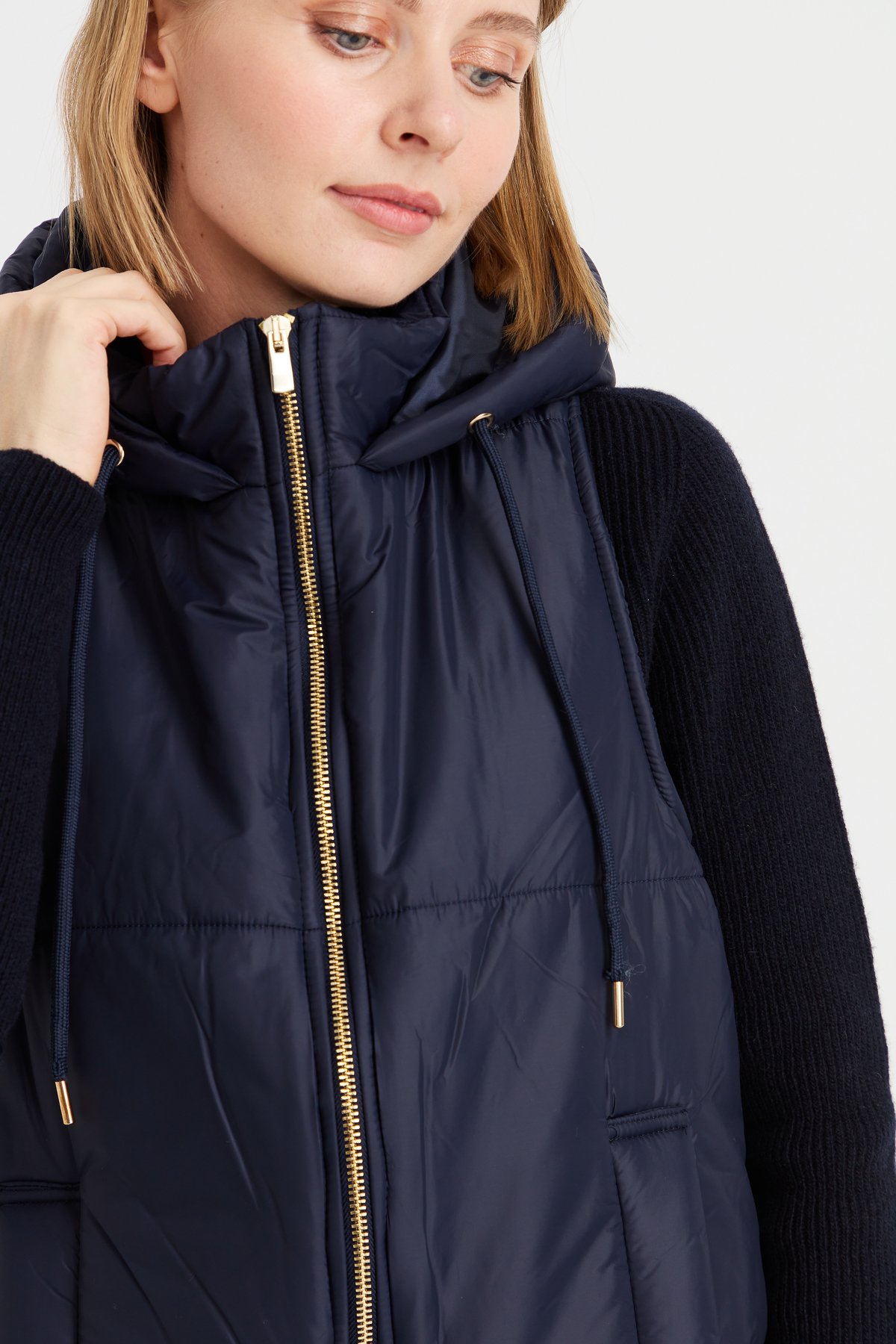 23409Kadın Kapüşonlu Kısa Kapitone Yelek Lacivert