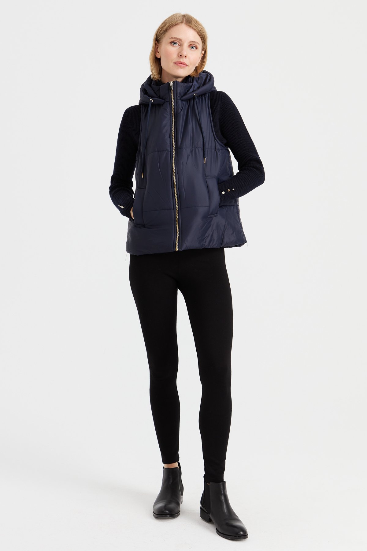 23409Kadın Kapüşonlu Kısa Kapitone Yelek Lacivert