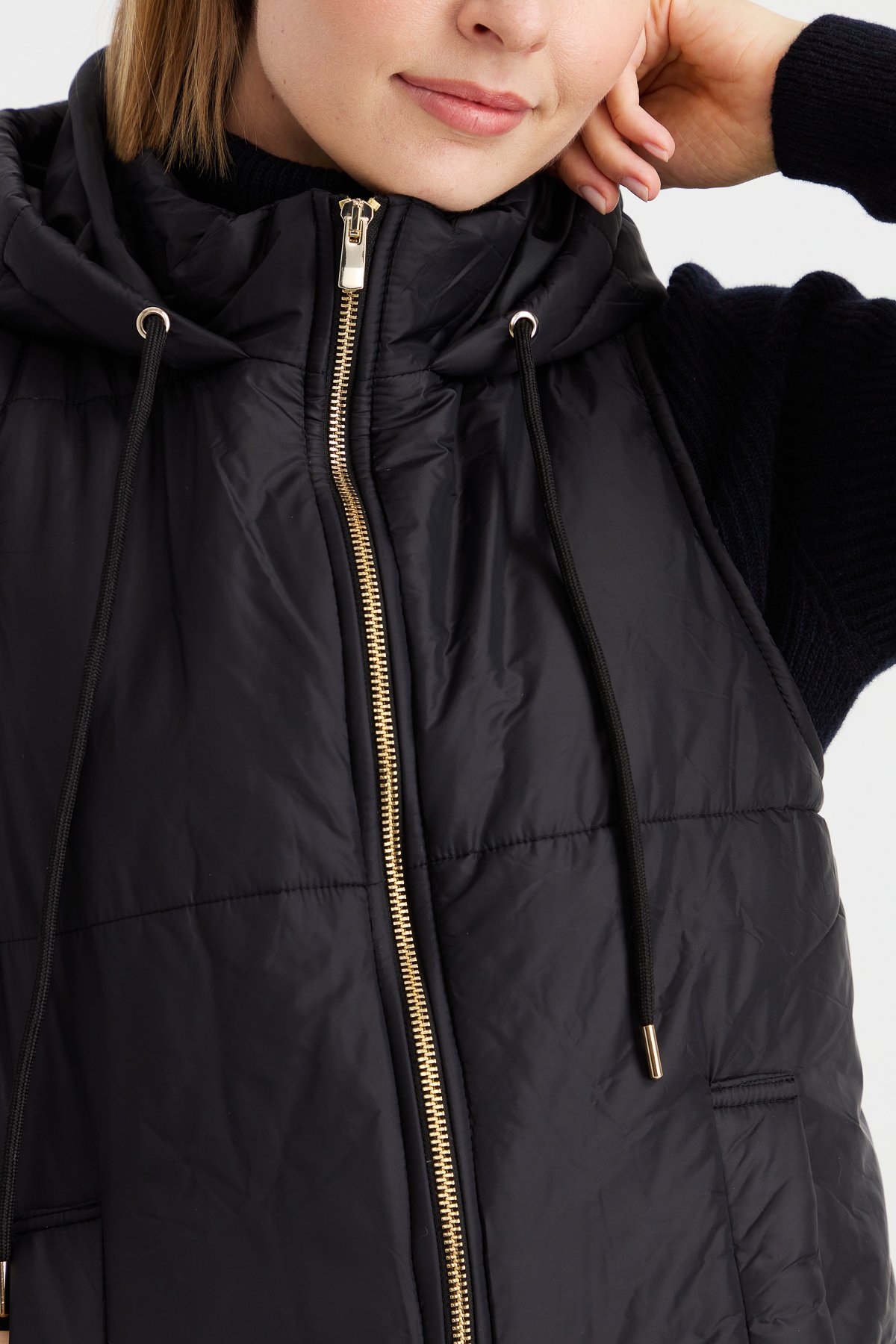 23409Kadın Kapüşonlu Kısa Kapitone Yelek Siyah