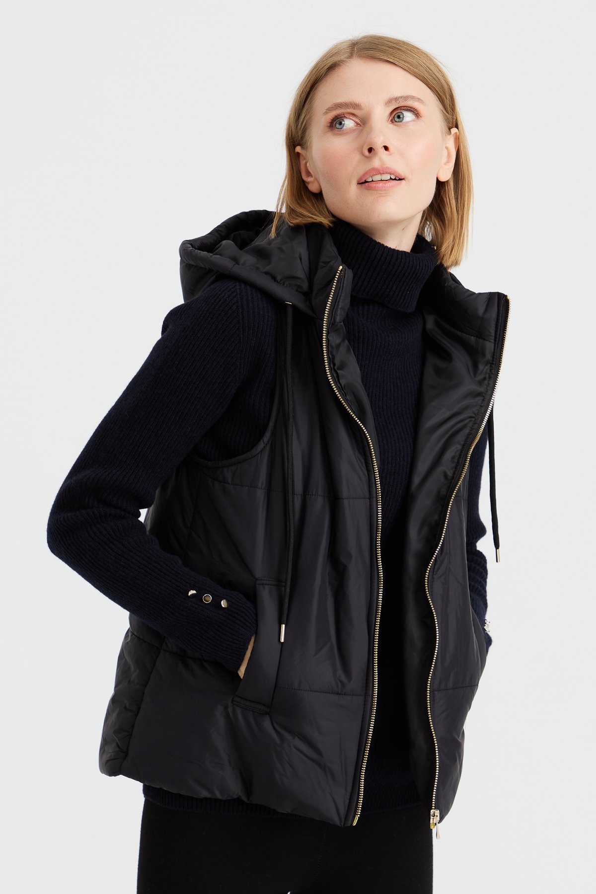 23409Kadın Kapüşonlu Kısa Kapitone Yelek Siyah