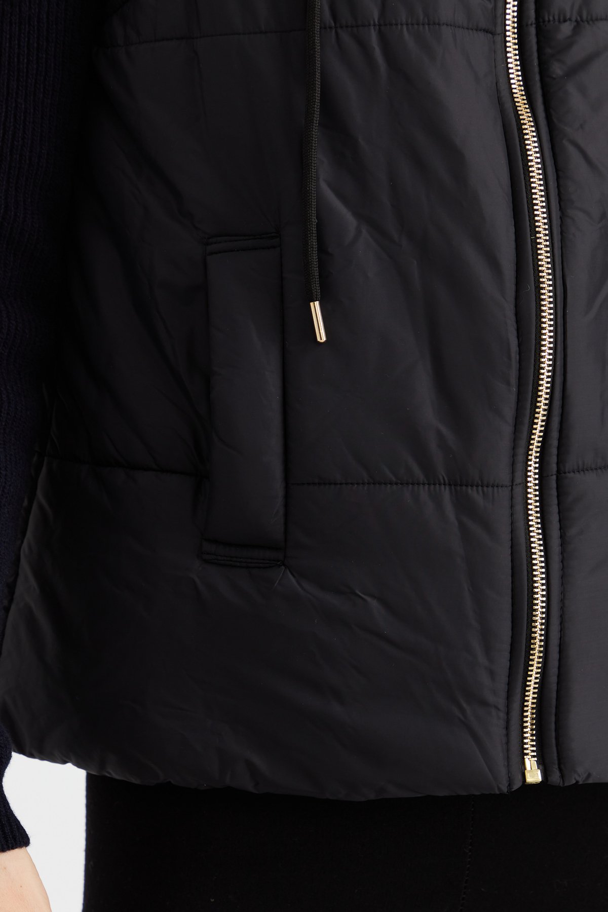 23409Kadın Kapüşonlu Kısa Kapitone Yelek Siyah