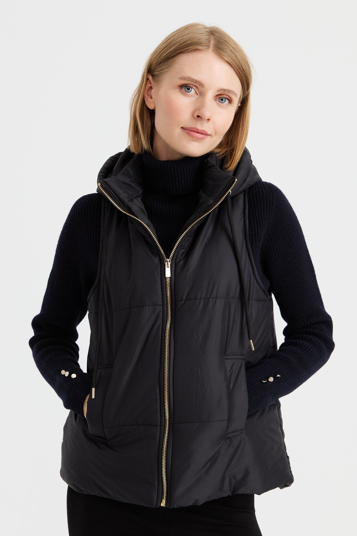 23409Kadın Kapüşonlu Kısa Kapitone Yelek Siyah