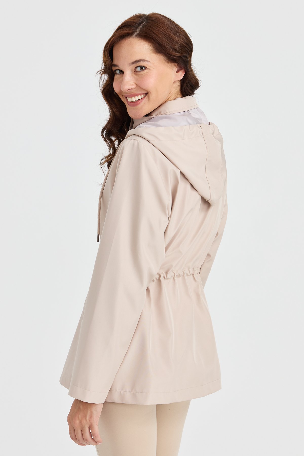 23407Kadın Kapüşonlu Kısa Trençkot Bej