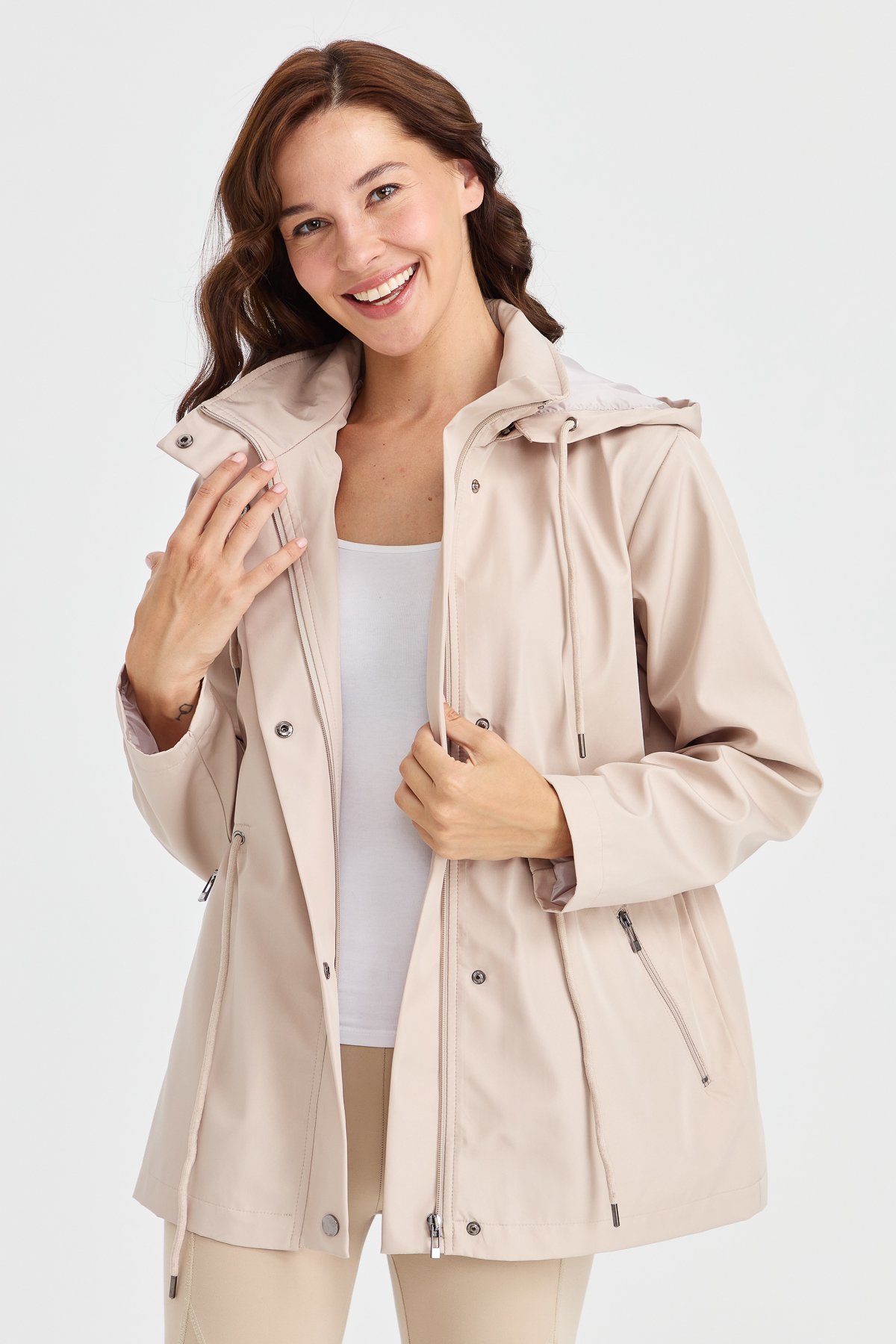 23407Kadın Kapüşonlu Kısa Trençkot Bej