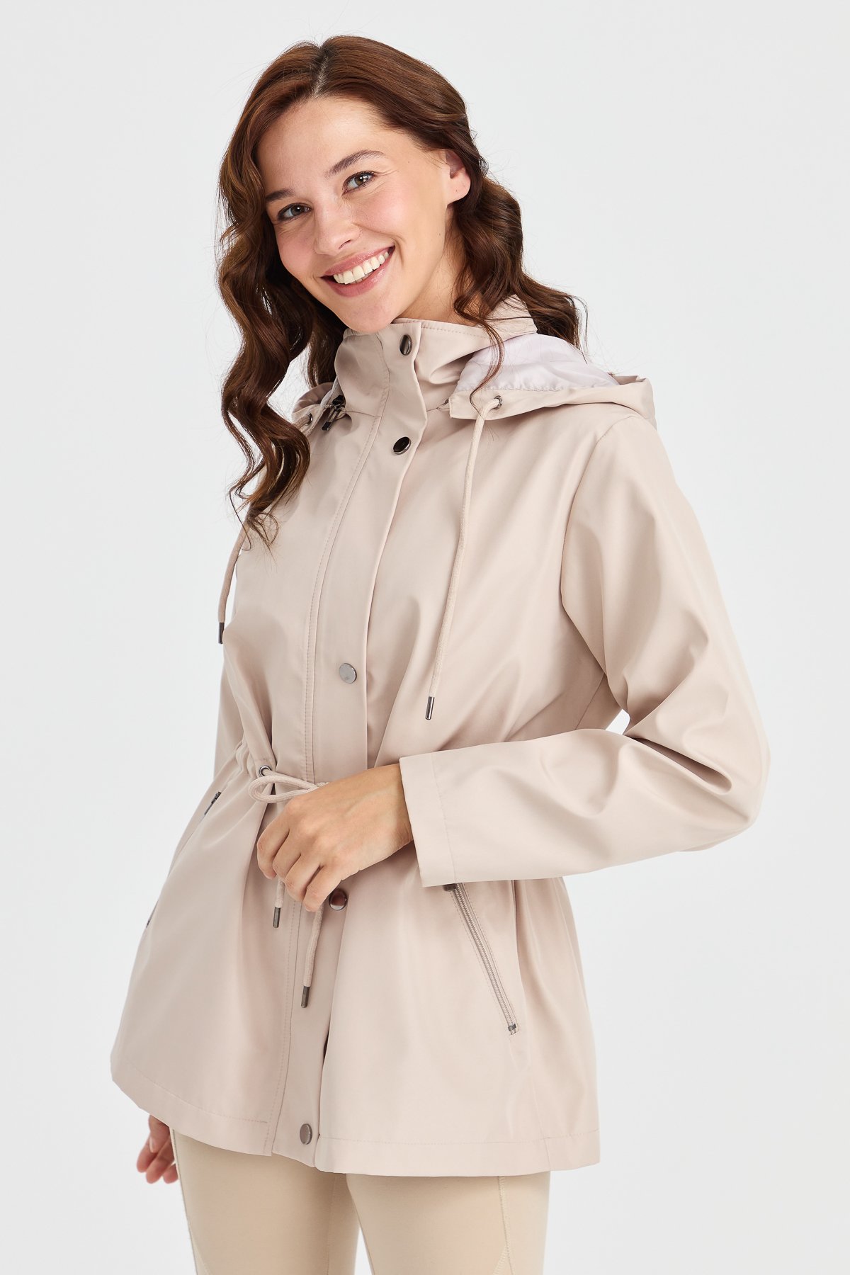 23407Kadın Kapüşonlu Kısa Trençkot Bej