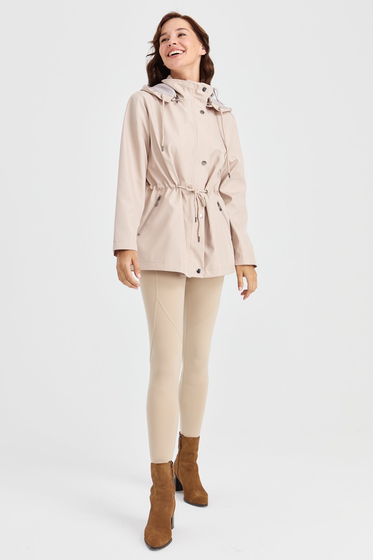23407Kadın Kapüşonlu Kısa Trençkot Bej