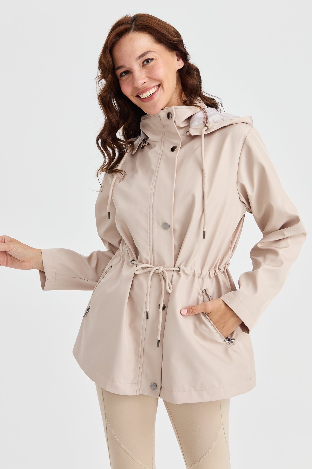23407Kadın Kapüşonlu Kısa Trençkot Bej