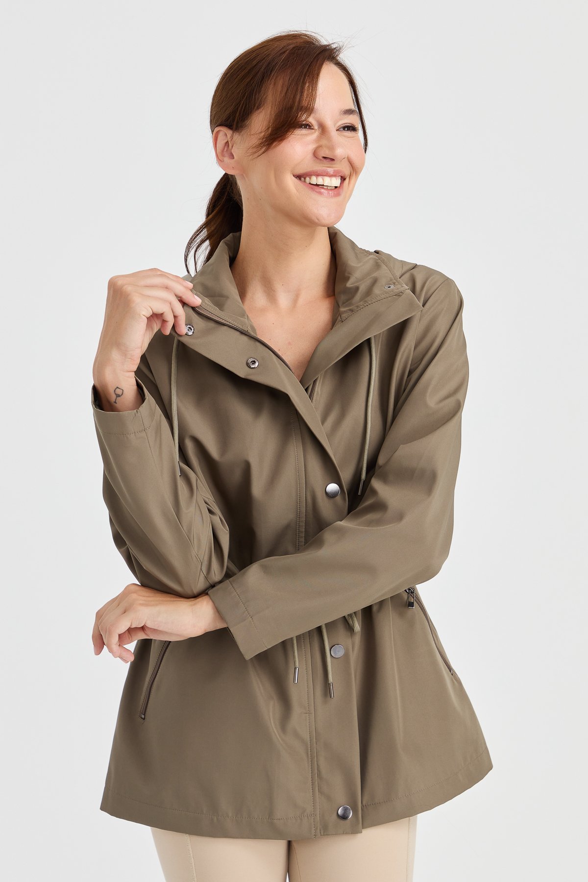 23407Kadın Kapüşonlu Kısa Trençkot Yeşil