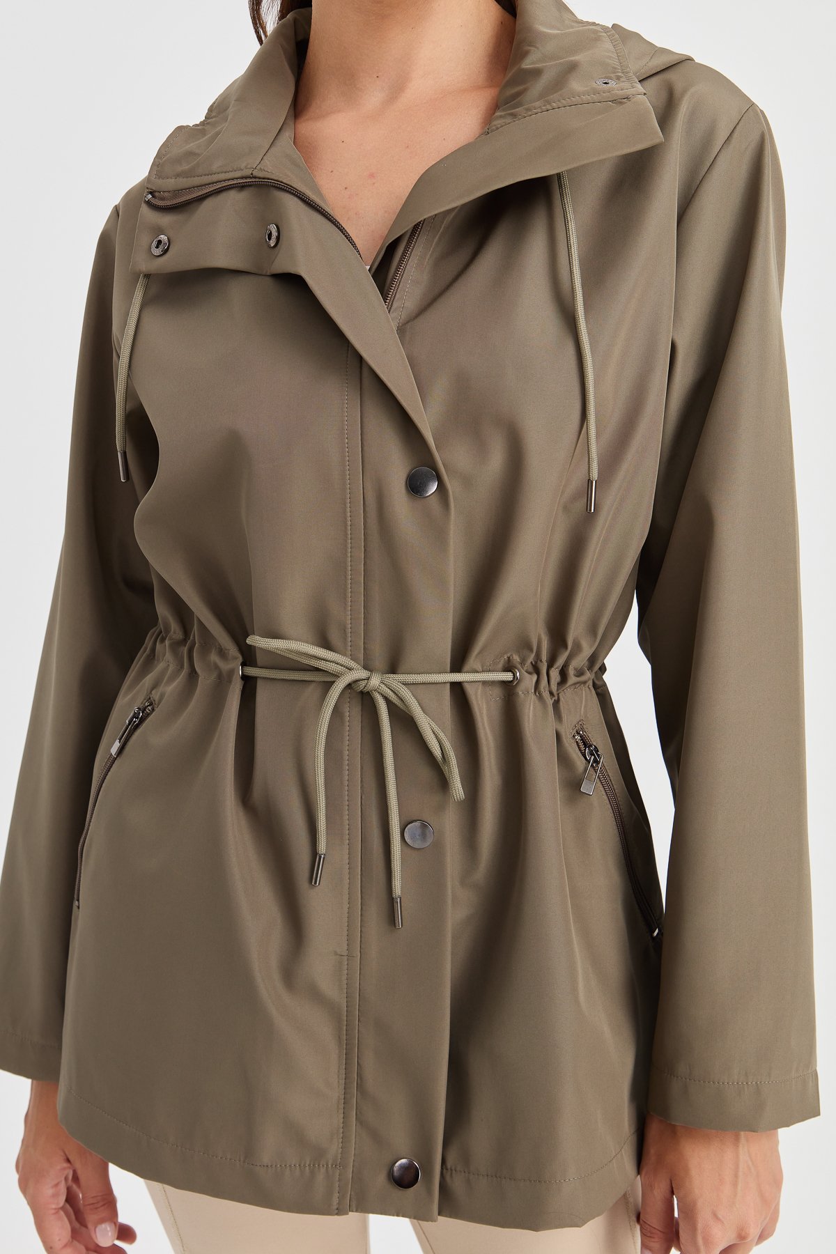 23407Kadın Kapüşonlu Kısa Trençkot Yeşil