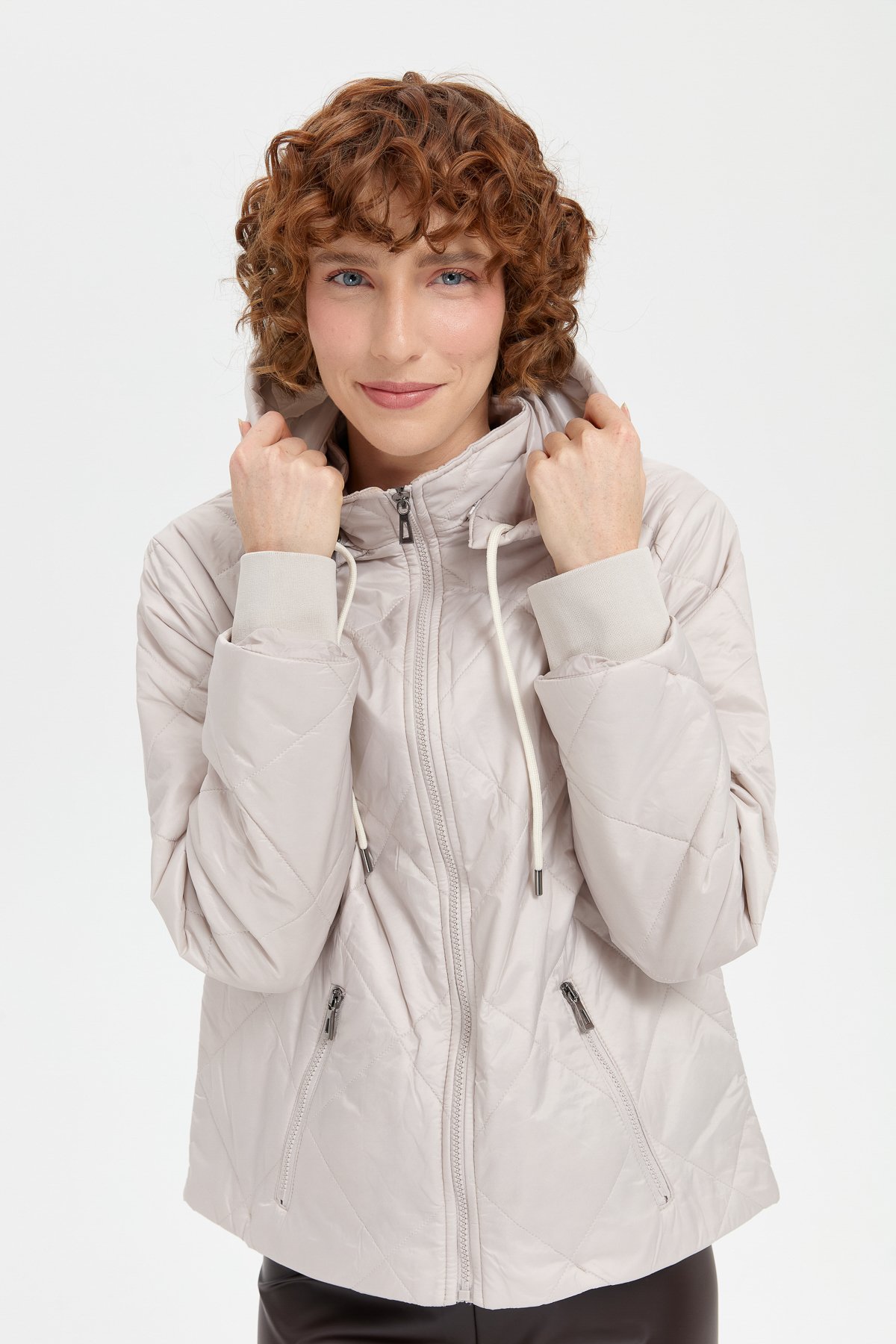 24418Kadın Kapüşonlu Kol Ucu Triko Kısa Kapitone Ceket Bej