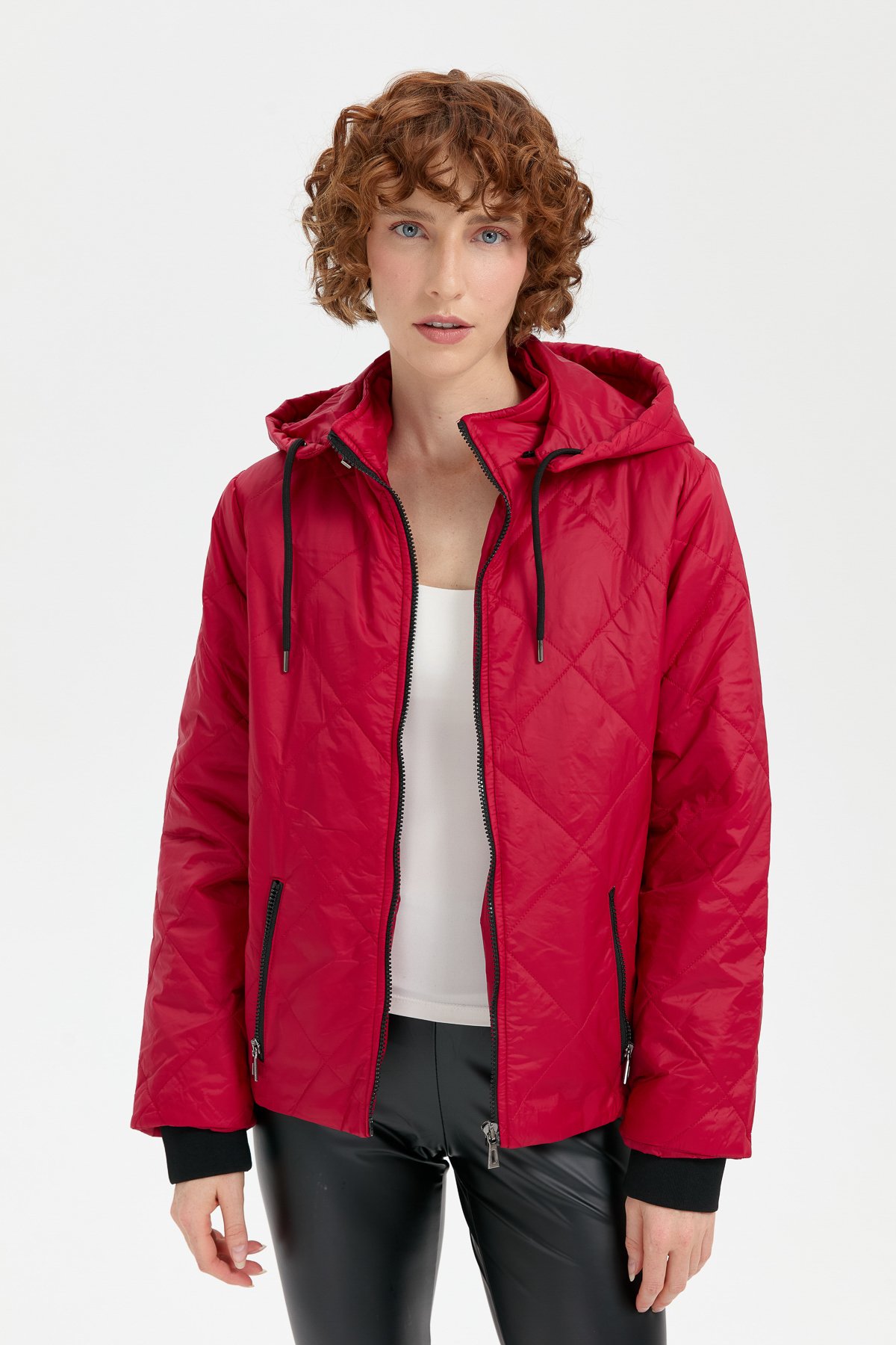 24418Kadın Kapüşonlu Kol Ucu Triko Kısa Kapitone Ceket Kırmızı