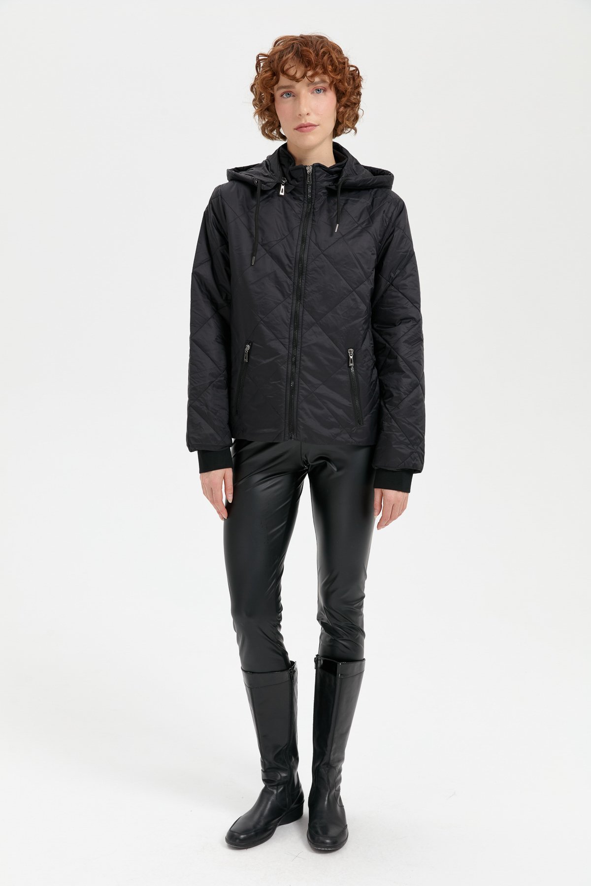 24418Kadın Kapüşonlu Kol Ucu Triko Kısa Kapitone Ceket Siyah