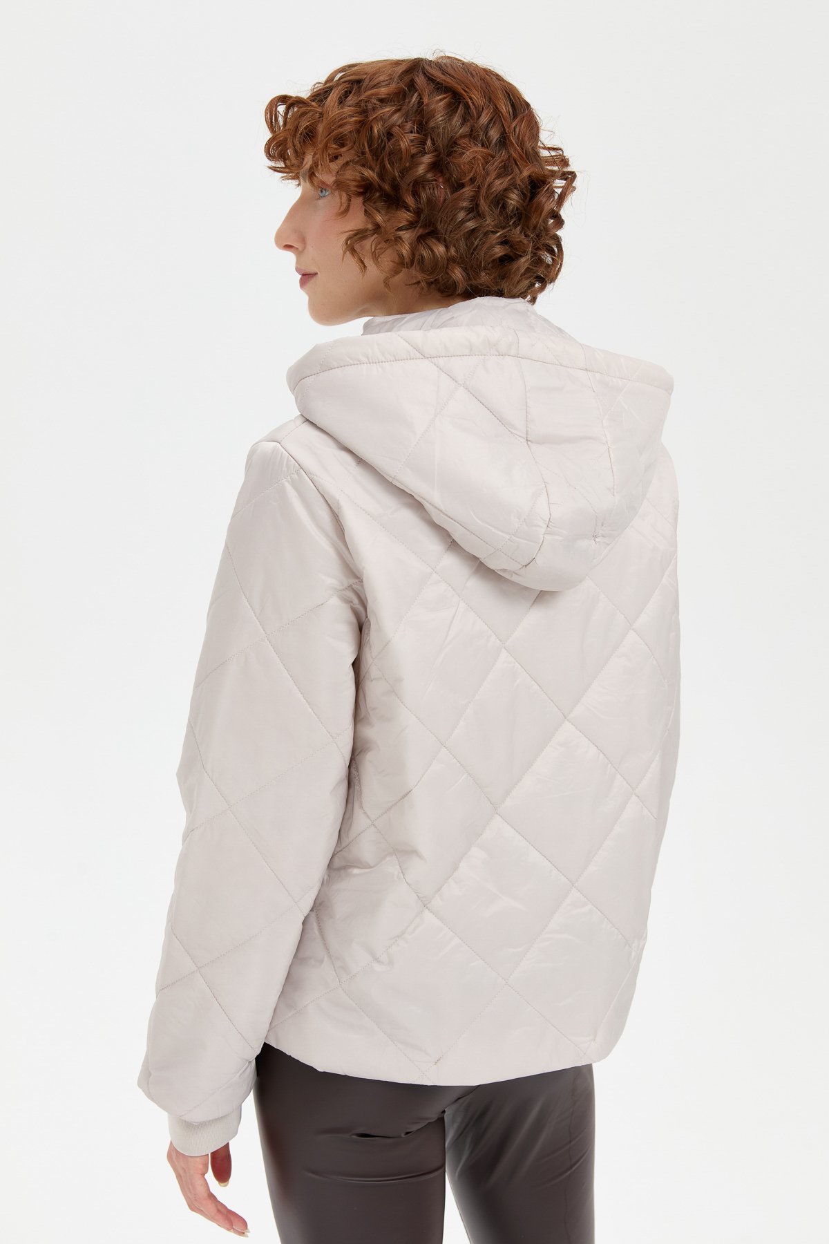 24418Kadın Kapüşonlu Kol Ucu Triko Kısa Kapitone Ceket Bej