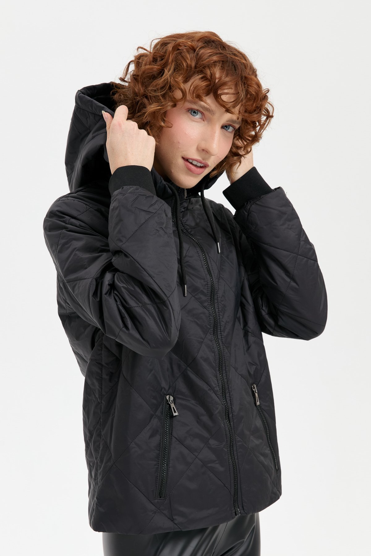 24418Kadın Kapüşonlu Kol Ucu Triko Kısa Kapitone Ceket Siyah