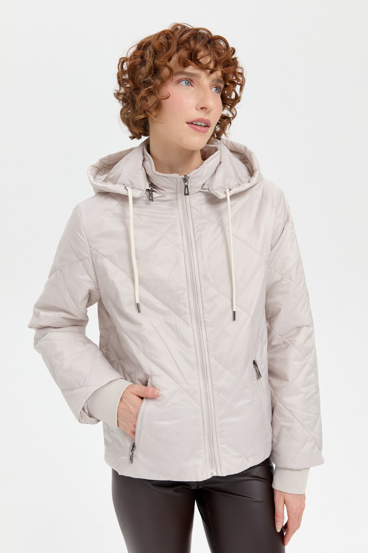 24418Kadın Kapüşonlu Kol Ucu Triko Kısa Kapitone Ceket Bej