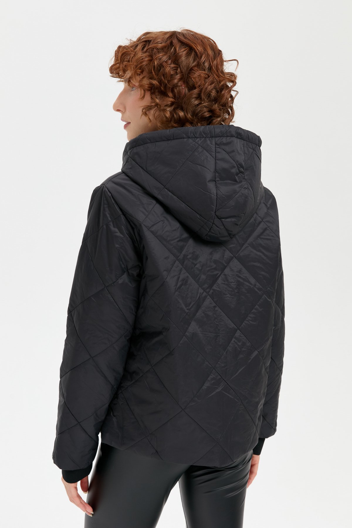 24418Kadın Kapüşonlu Kol Ucu Triko Kısa Kapitone Ceket Siyah