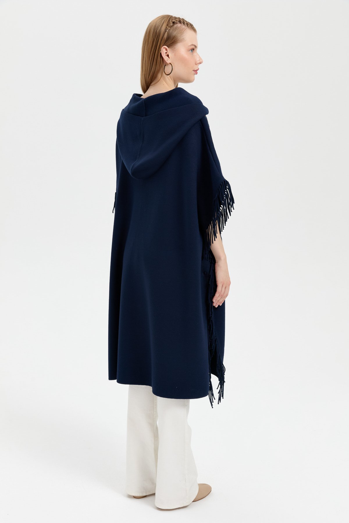 24061Kadın Kapüşonlu Nakış İşlemeli Yanı Püsküllü Panço Lacivert