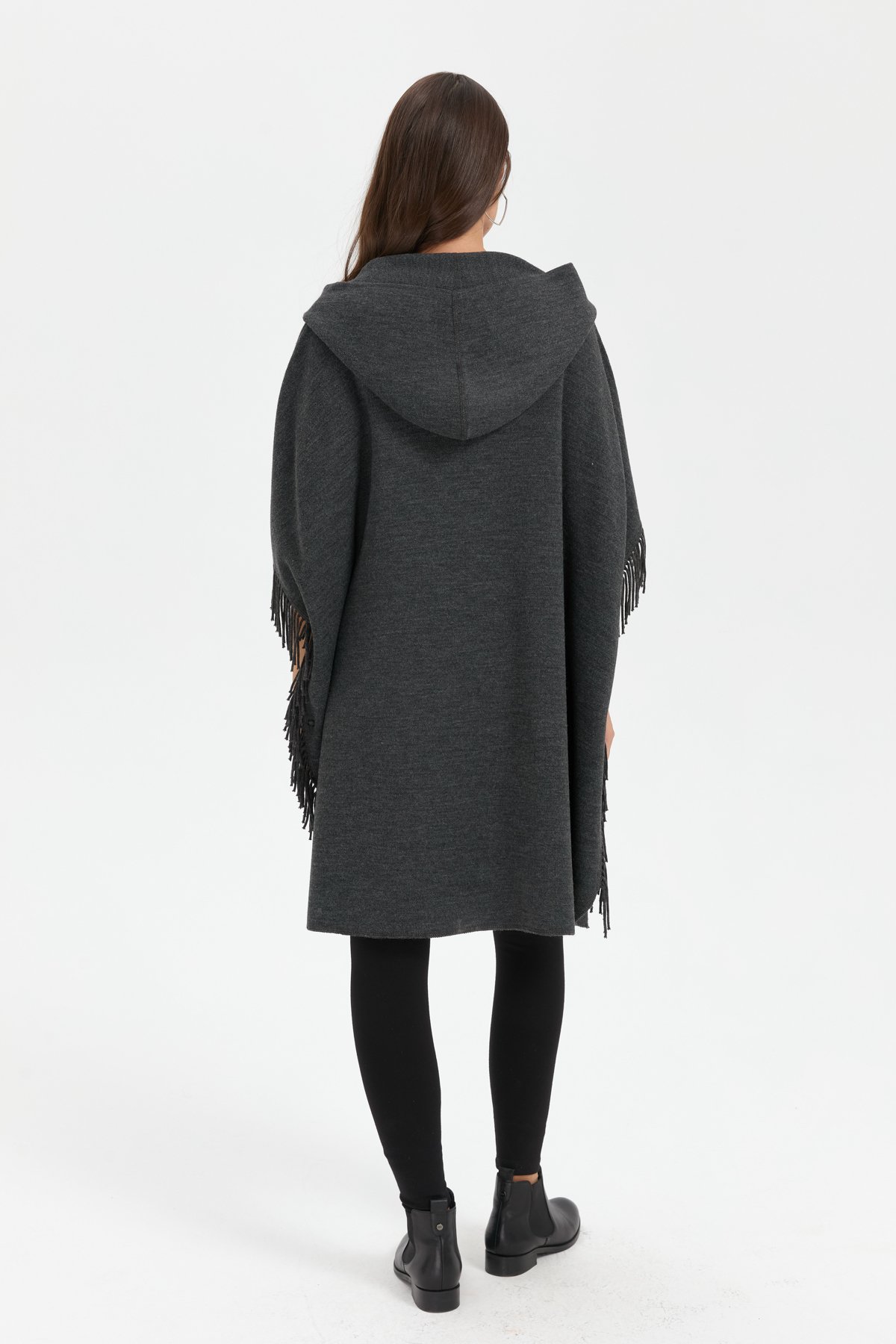 24064Kadın Kapüşonlu Omzu Çiçek İşlemeli Yün Panço K.Füme