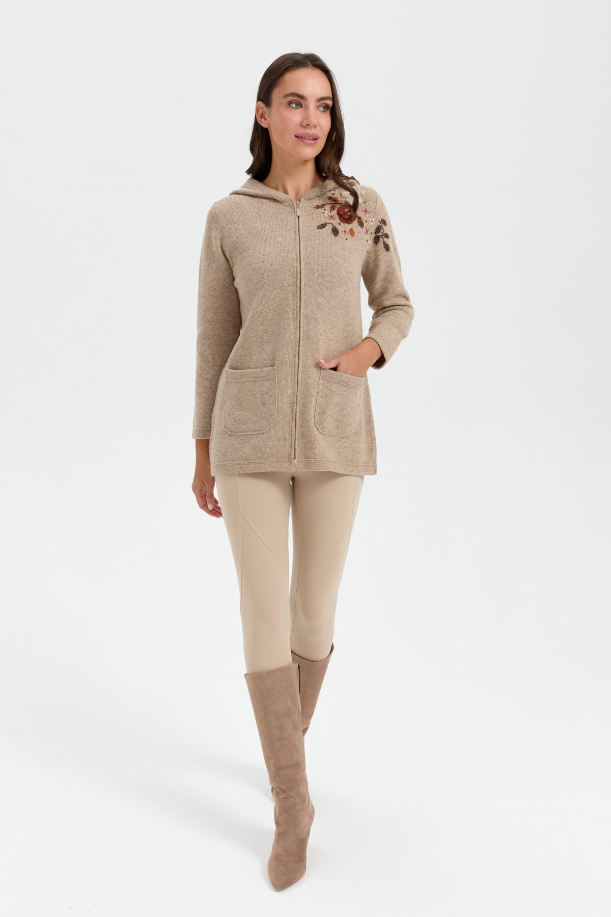24080Kadın Kapüşonlu Omzu İşlemeli Araboy Yün Hırka K.Bej