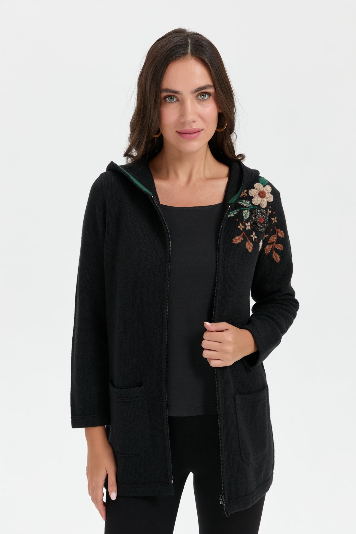 24080Kadın Kapüşonlu Omzu İşlemeli Araboy Yün Hırka Siyah