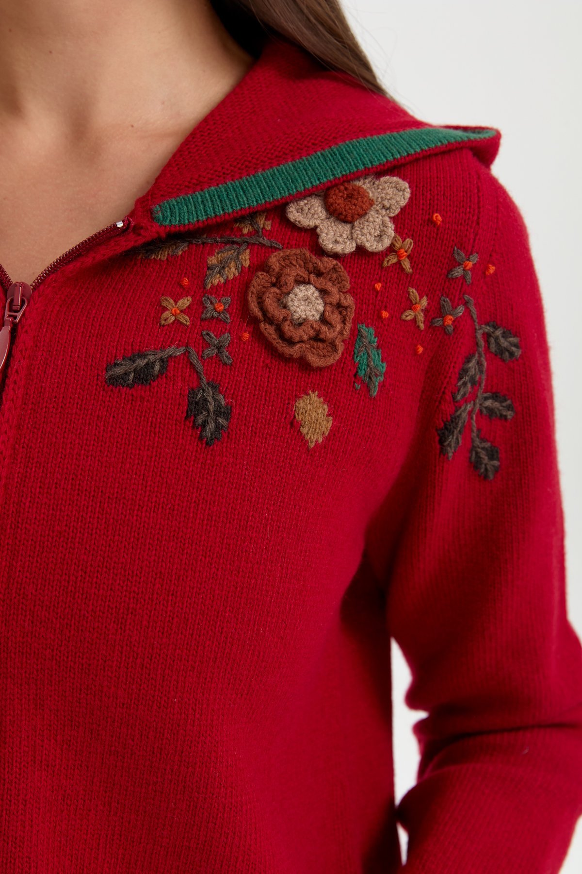 24080Kadın Kapüşonlu Omzu İşlemeli Araboy Yün Hırka K.Kırmızı