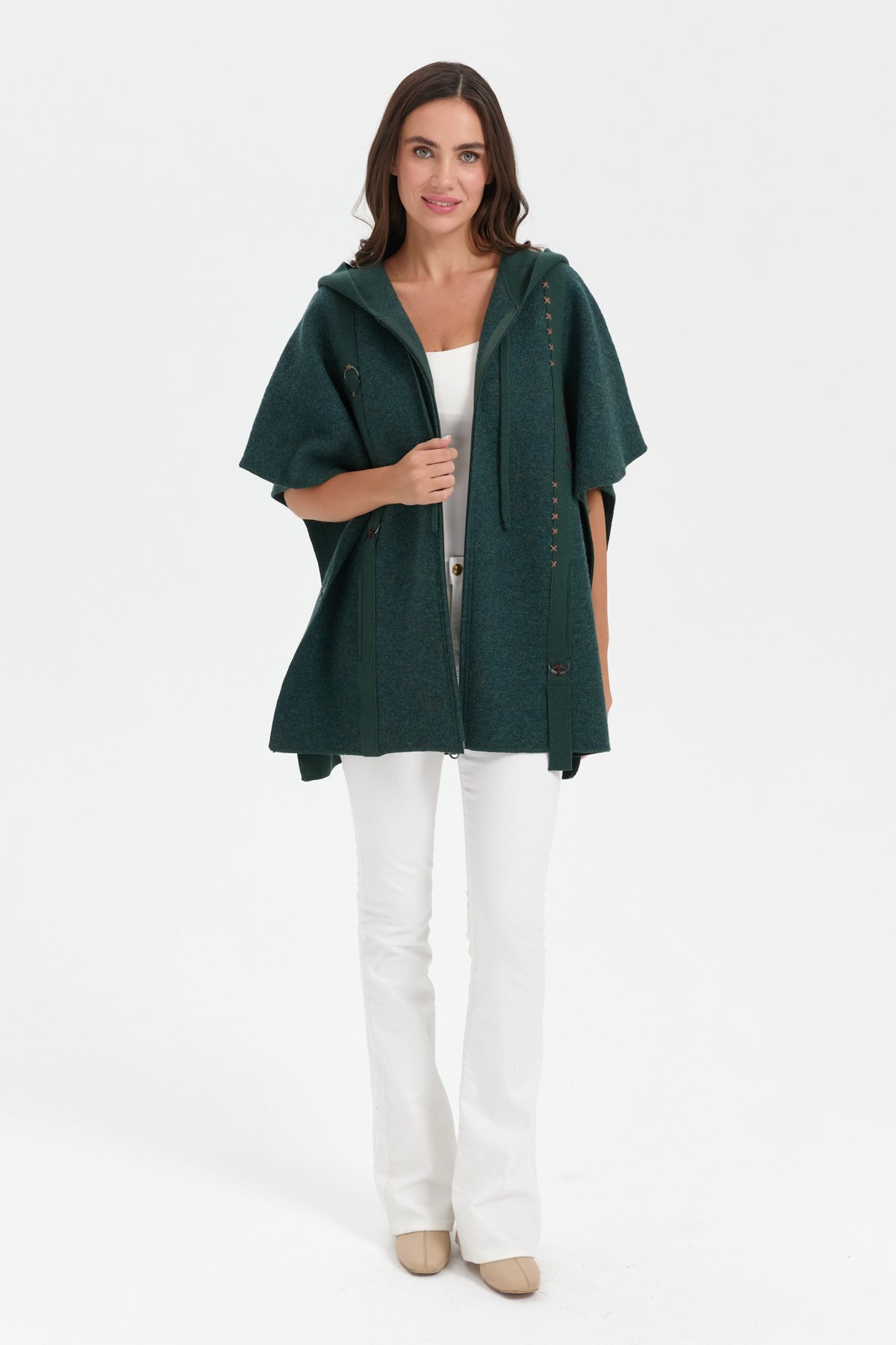 24081Kadın Kapüşonlu Önü Keçe İşlemeli Fermuarlı Yün Panço Yeşil