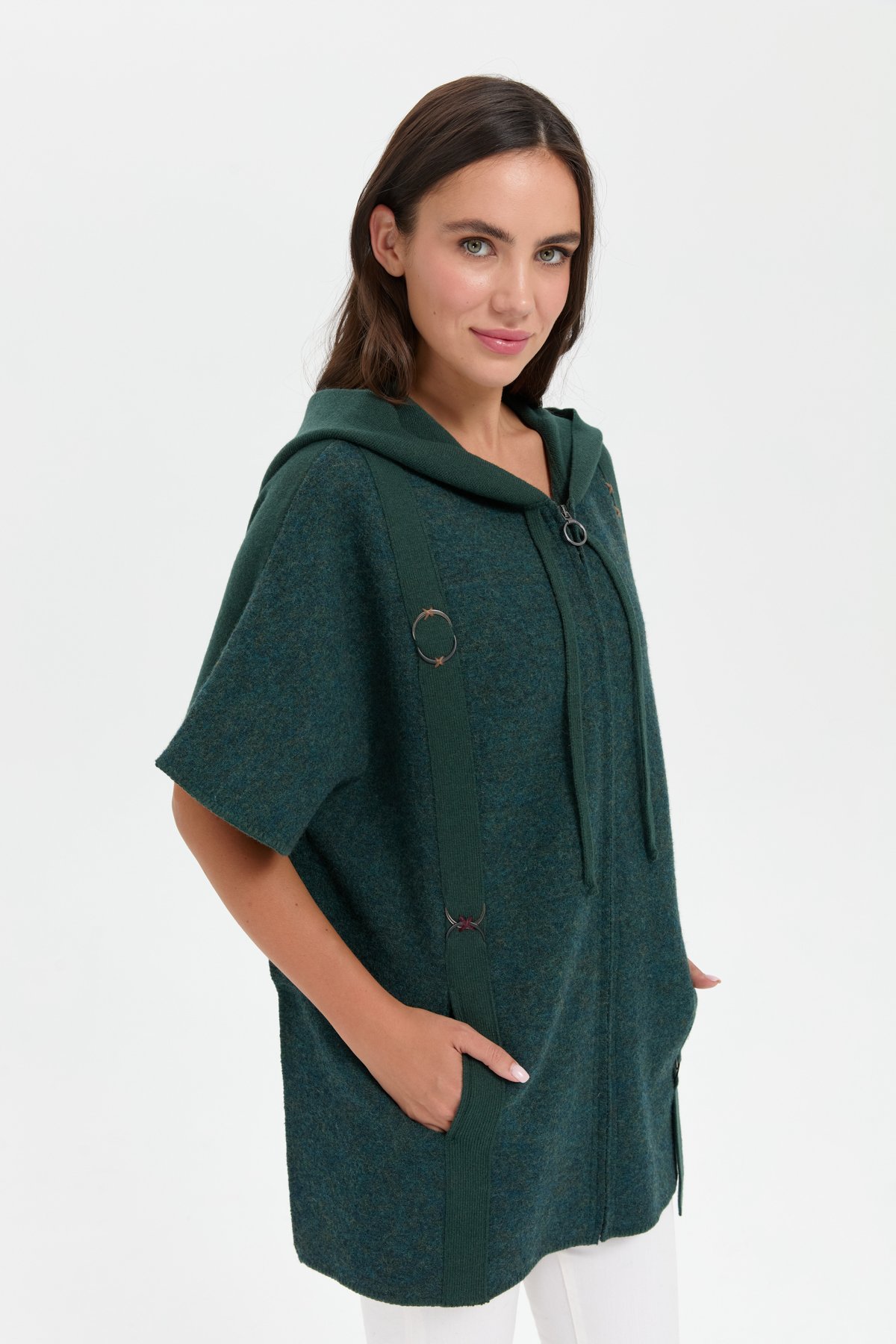 24081Kadın Kapüşonlu Önü Keçe İşlemeli Fermuarlı Yün Panço Yeşil