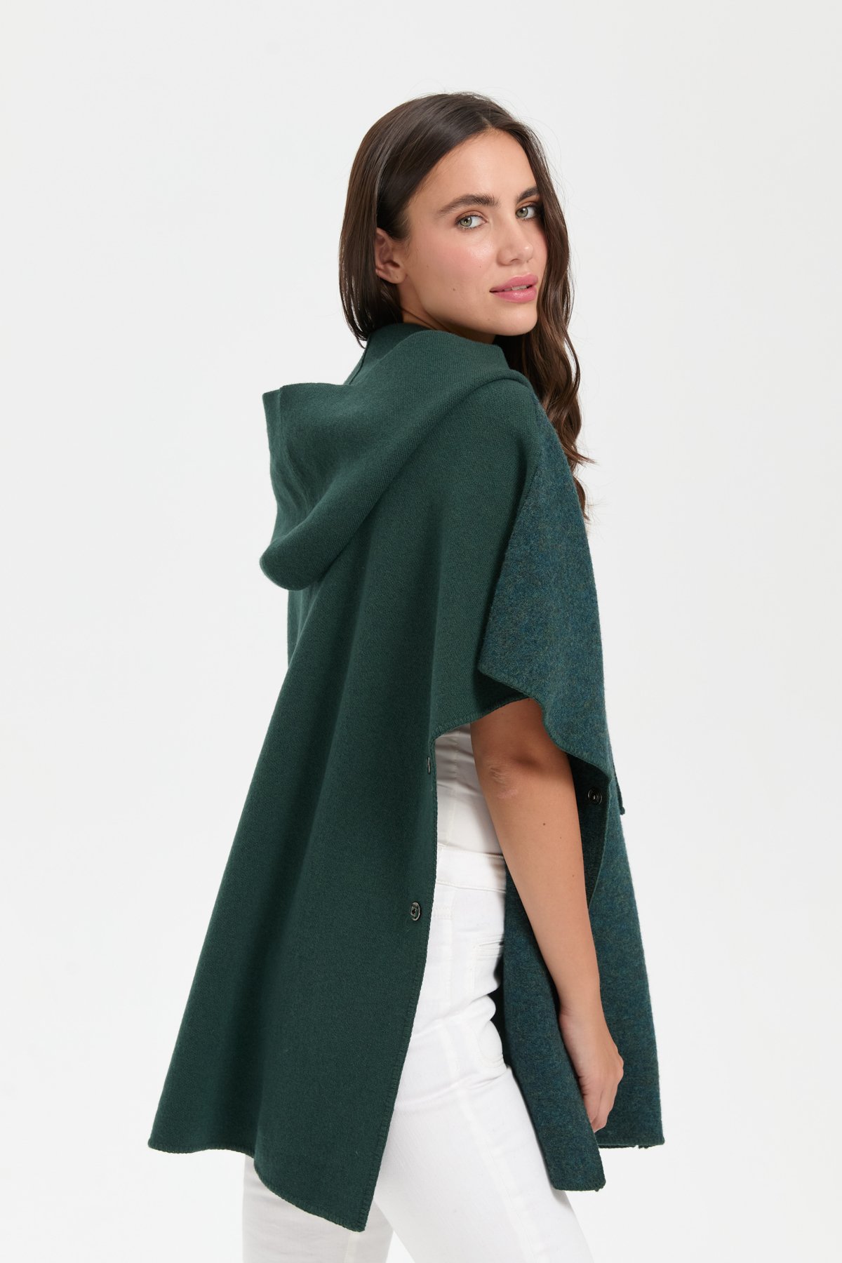 24081Kadın Kapüşonlu Önü Keçe İşlemeli Fermuarlı Yün Panço Yeşil