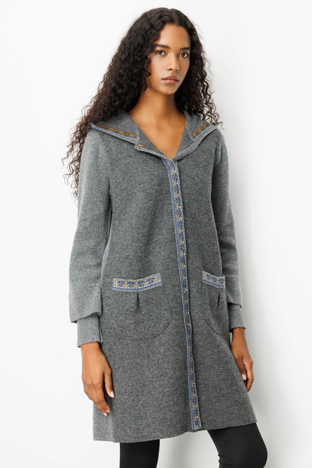 25019Kadın Kapüşonlu Önü Keçe Yün Kaban Füme