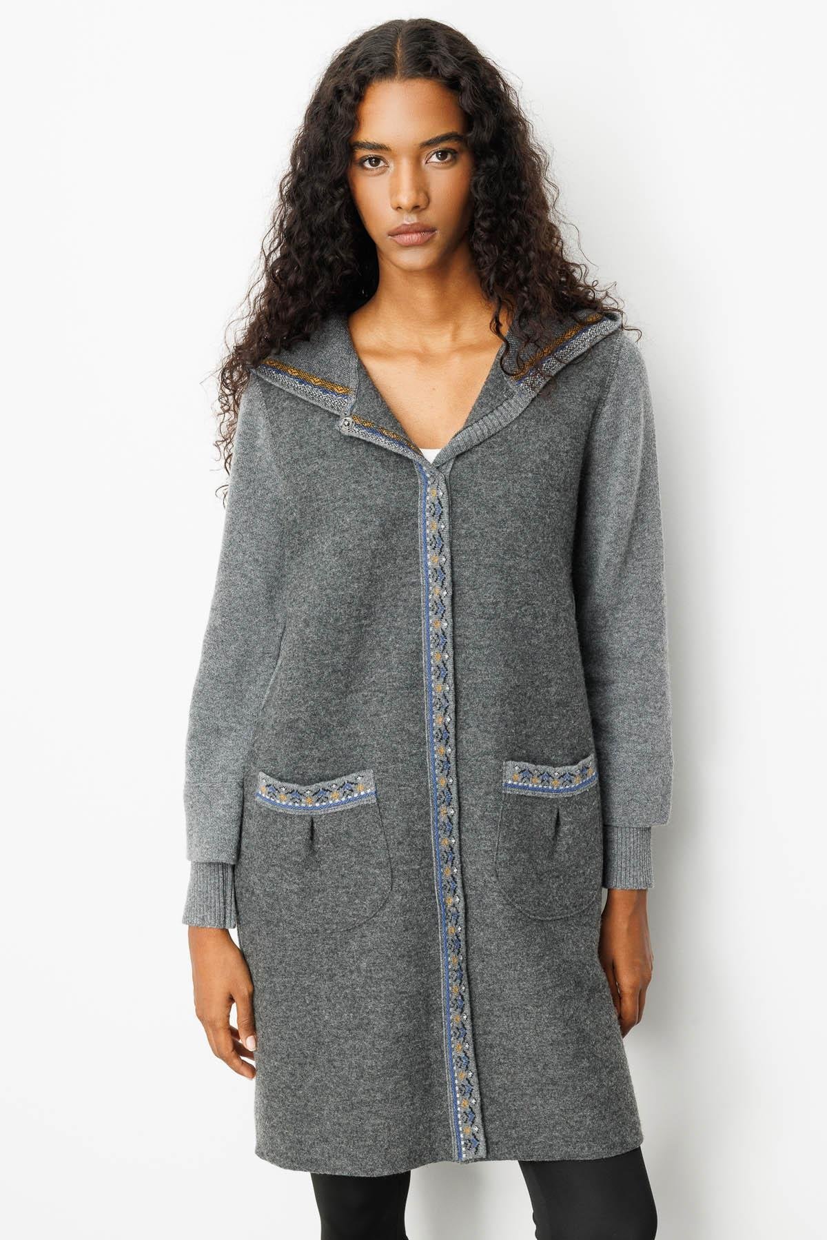 25019Kadın Kapüşonlu Önü Keçe Yün Kaban Füme