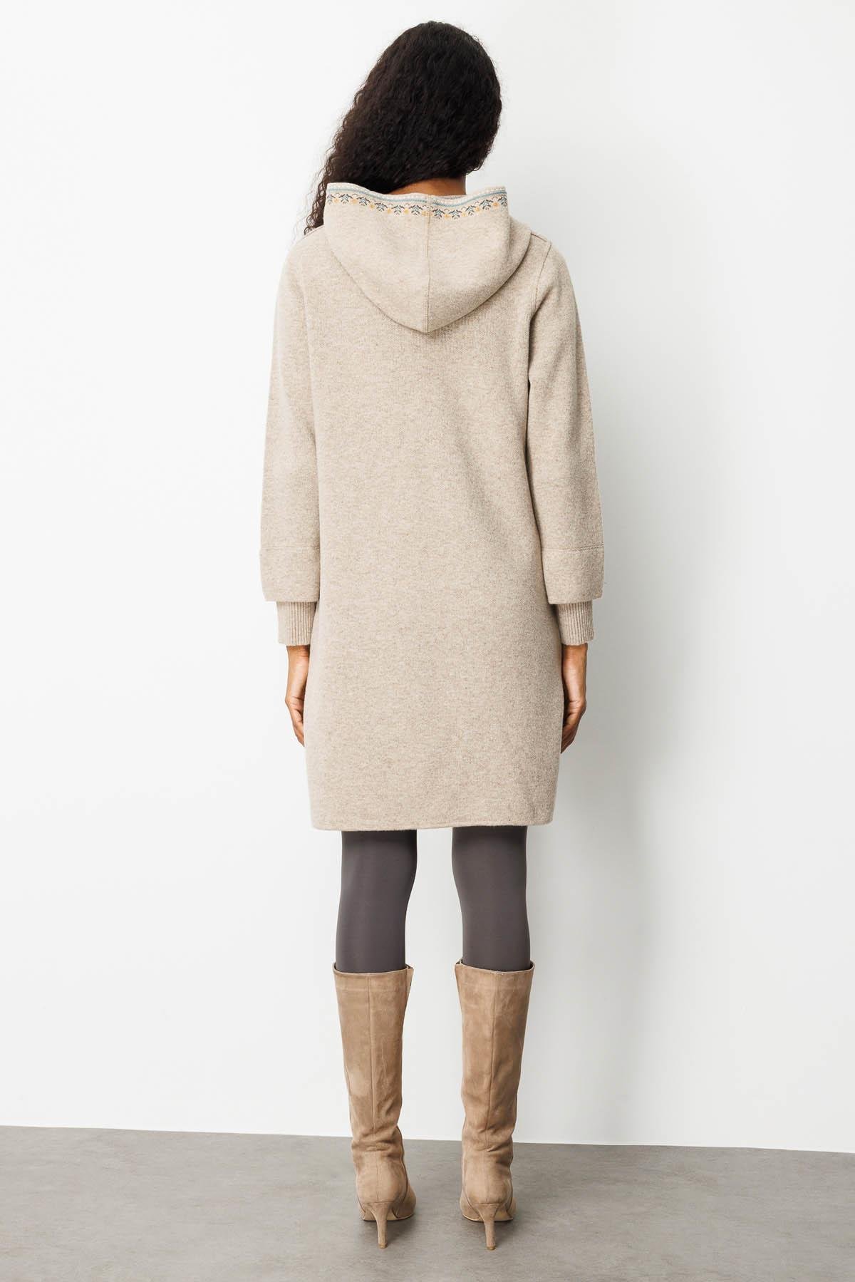 25019Kadın Kapüşonlu Önü Keçe Yün Kaban K.Bej