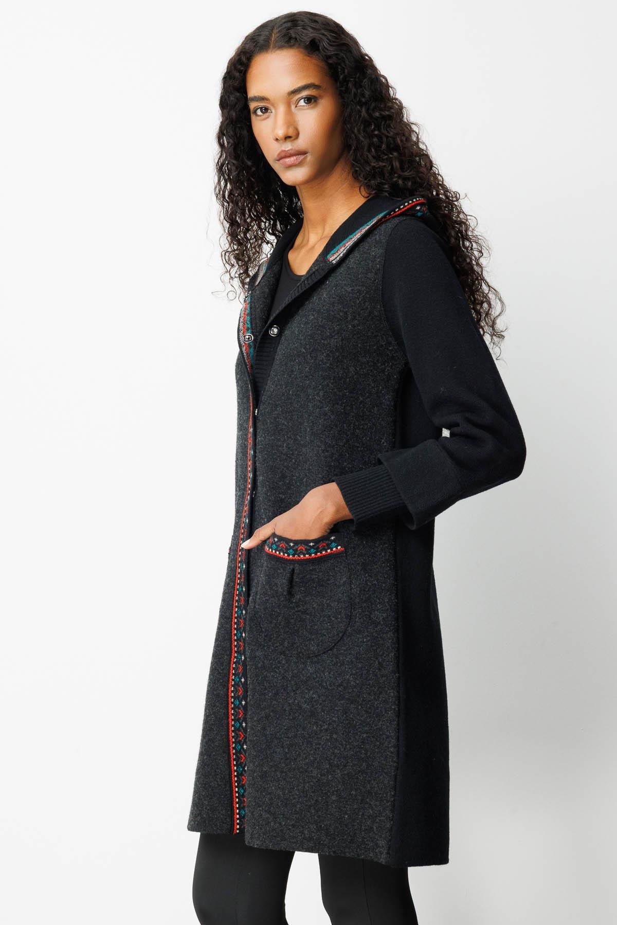 25019Kadın Kapüşonlu Önü Keçe Yün Kaban Siyah