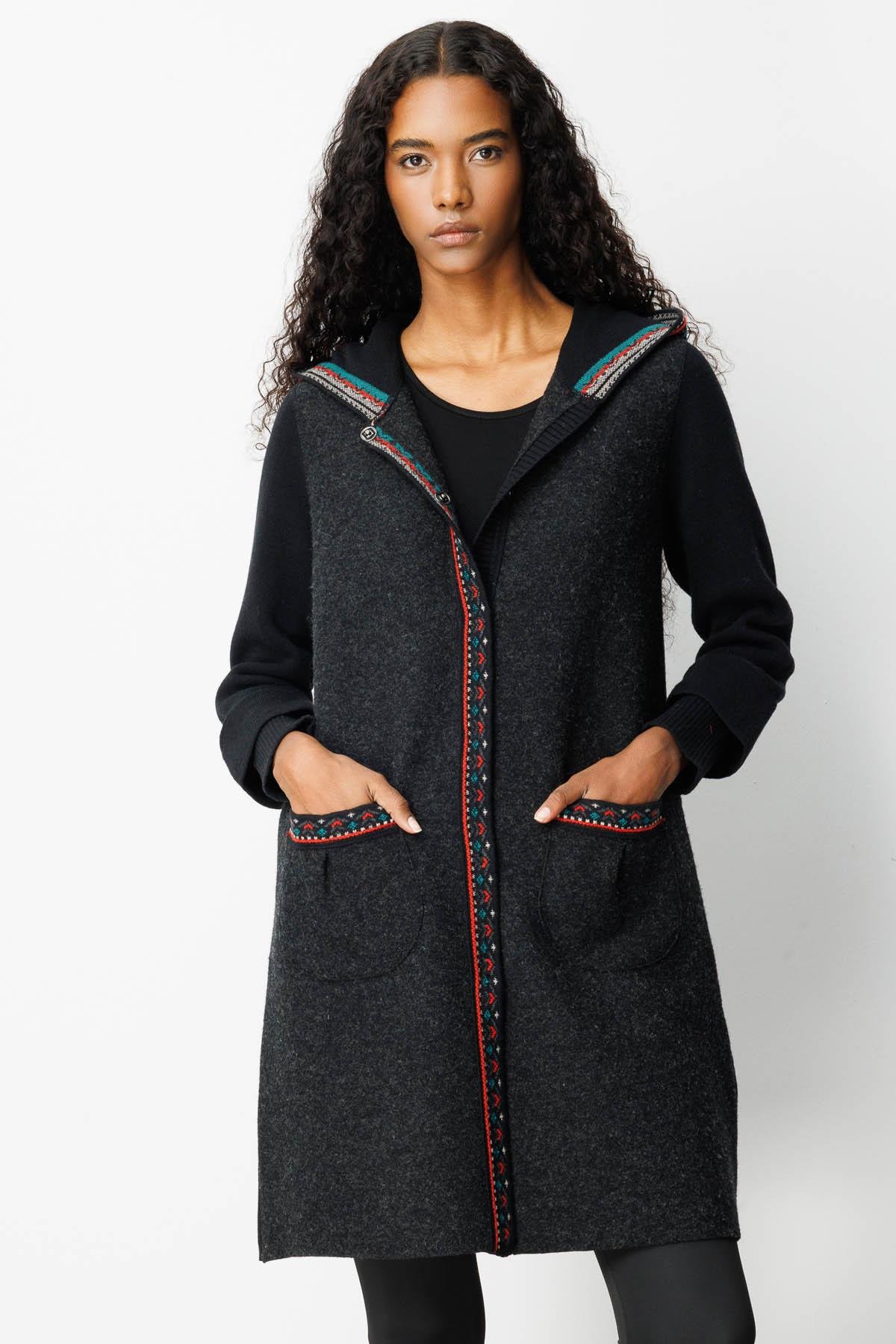 25019Kadın Kapüşonlu Önü Keçe Yün Kaban Siyah