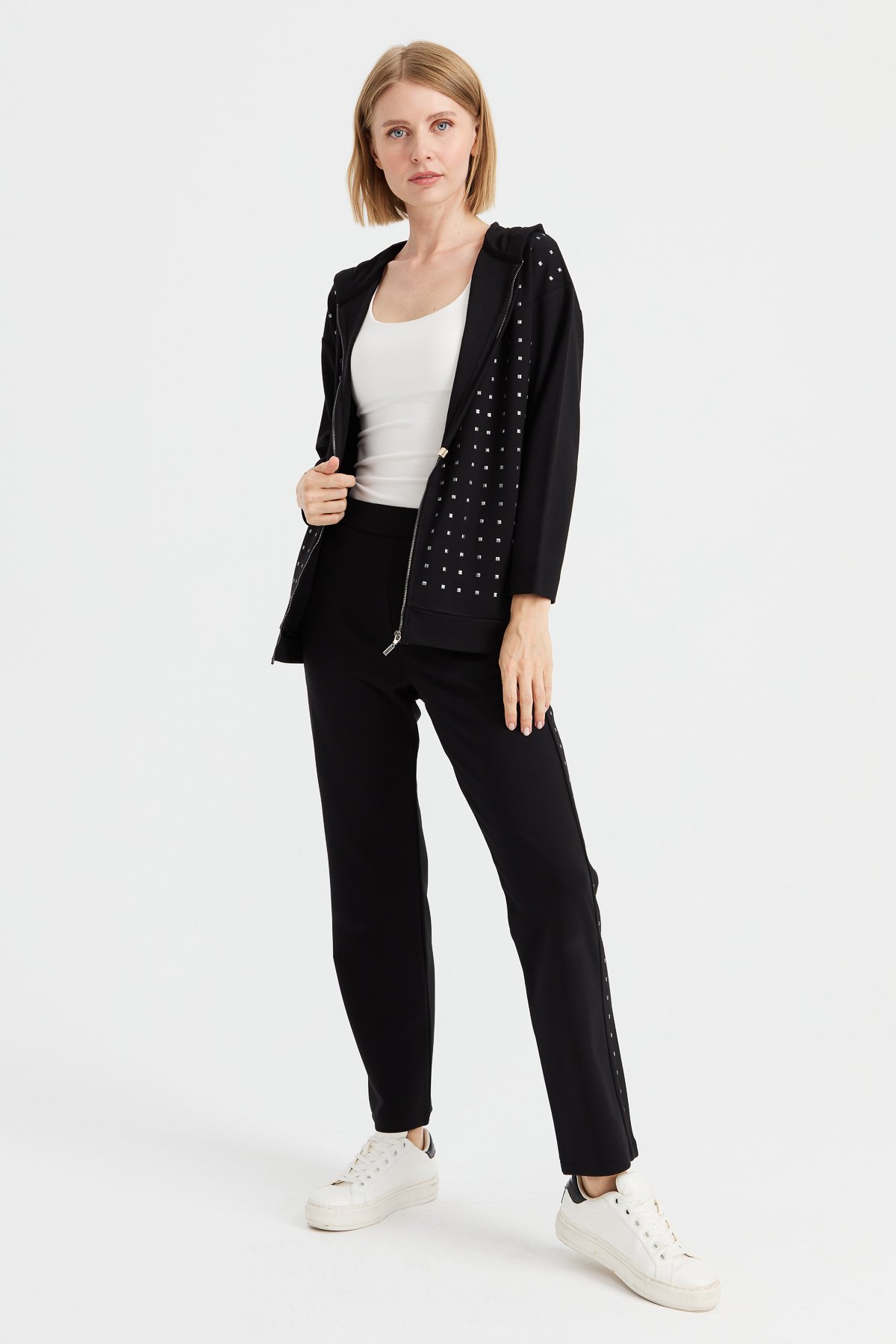 KMK23011Kadın Kapüşonlu Önü Minik Kare Taşlı Sweat Siyah