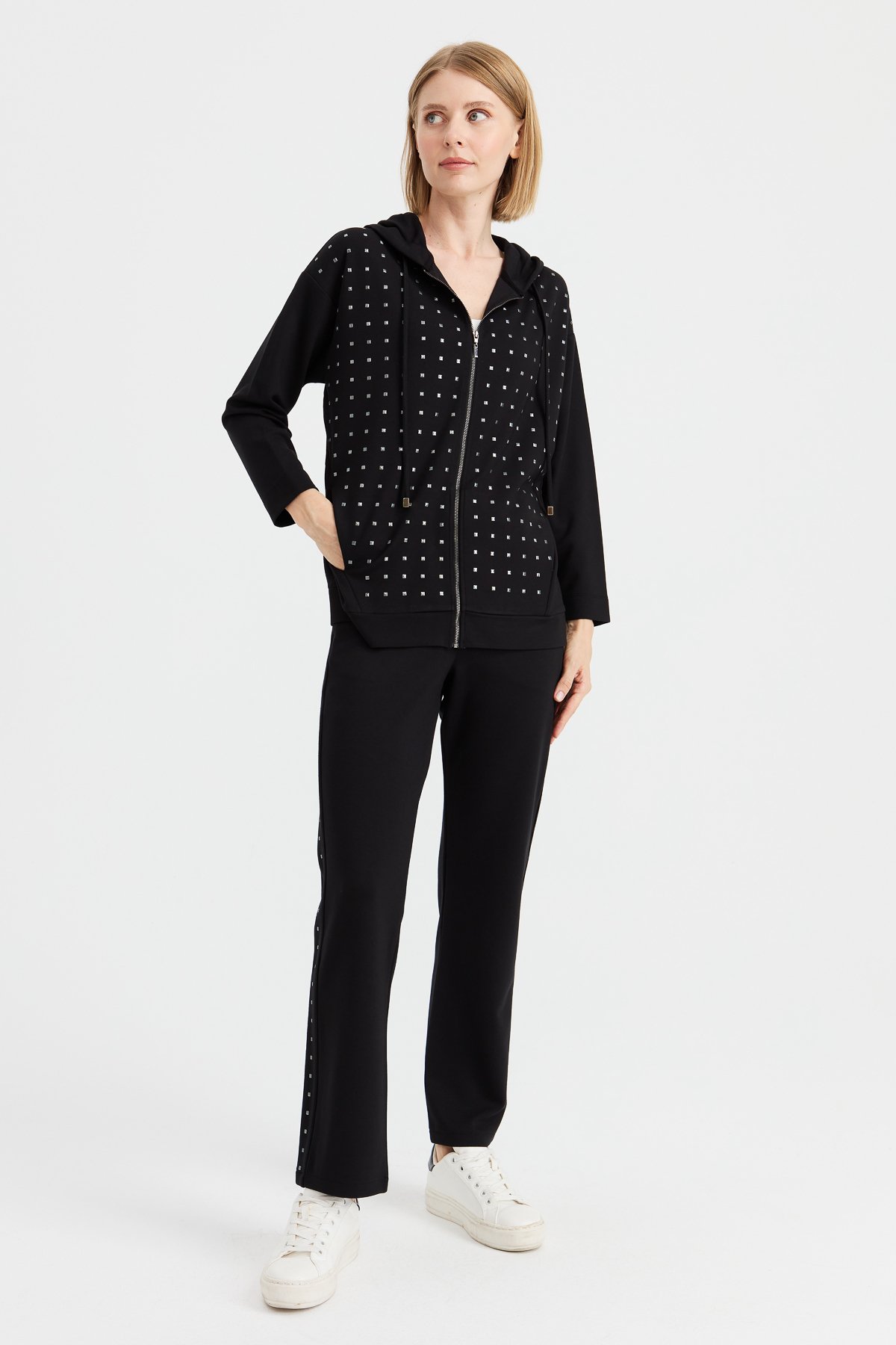 KMK23011Kadın Kapüşonlu Önü Minik Kare Taşlı Sweat Siyah