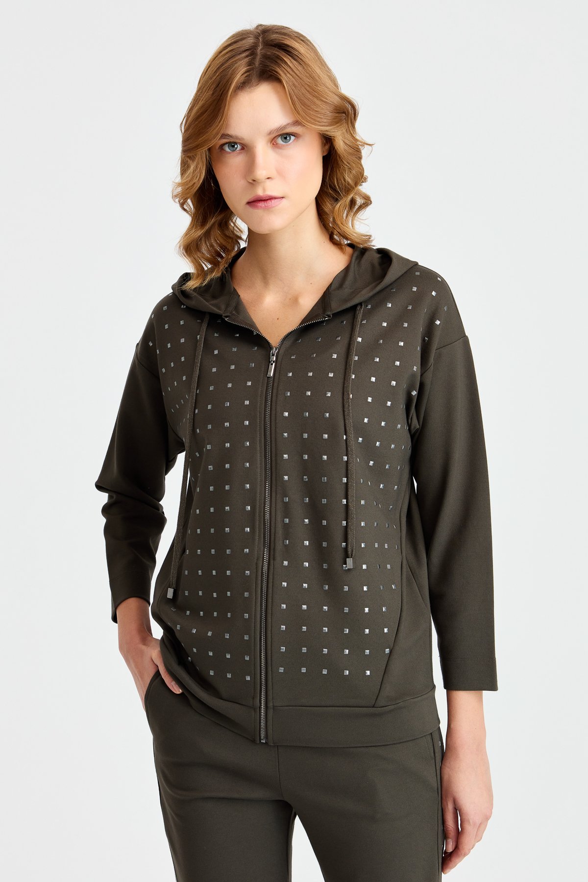 KMK23011Женский свитшот с капюшоном и маленькими квадратными камнями спереди