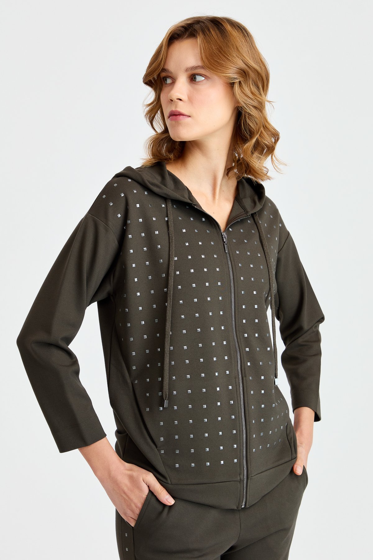 KMK23011Женский свитшот с капюшоном и маленькими квадратными камнями спереди