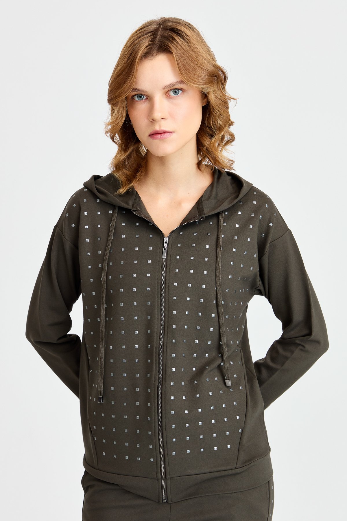 KMK23011Женский свитшот с капюшоном и маленькими квадратными камнями спереди