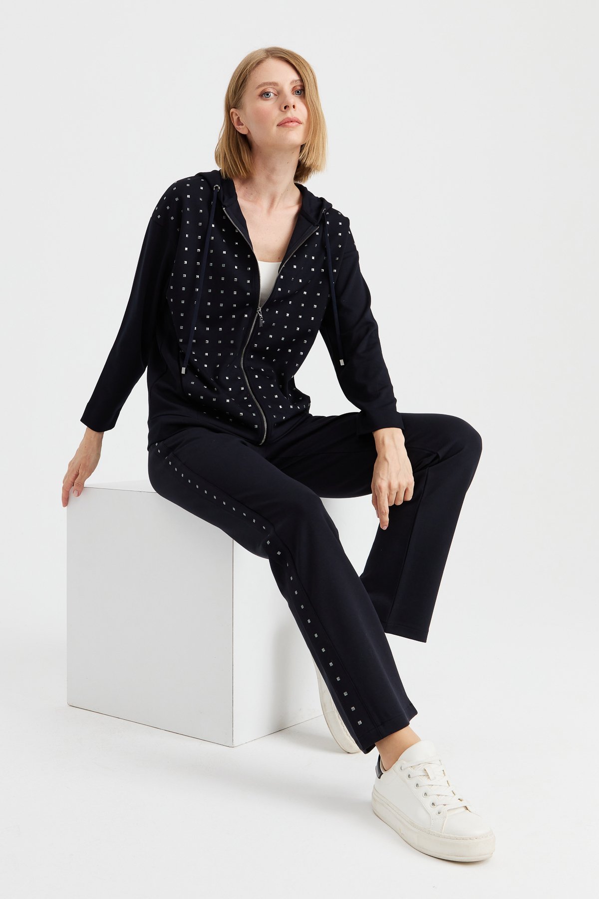 KMK23011Kadın Kapüşonlu Önü Minik Kare Taşlı Sweat Lacivert