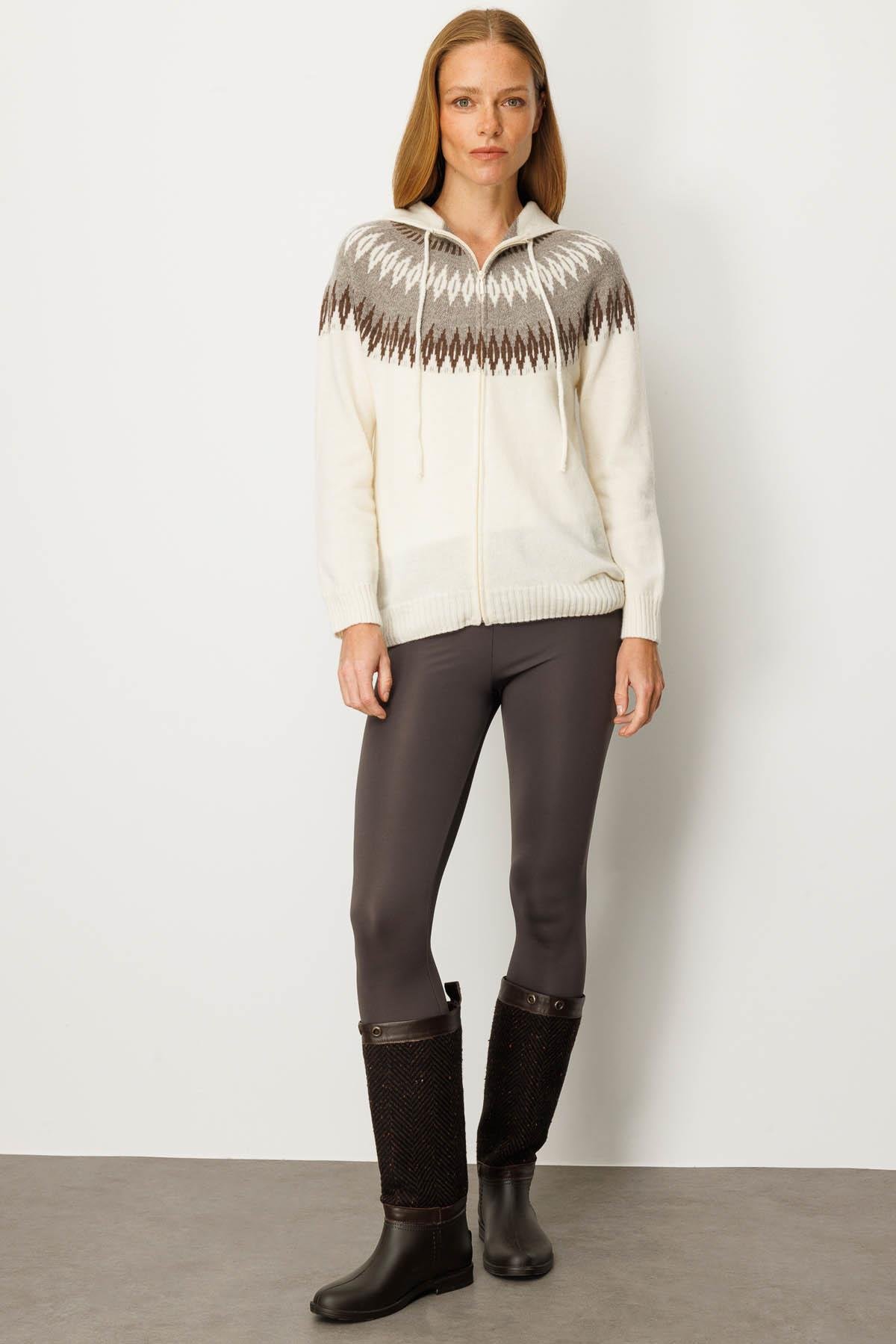 25230Kadın Kapüşonlu Robası Baklavalı Hırka Kemik