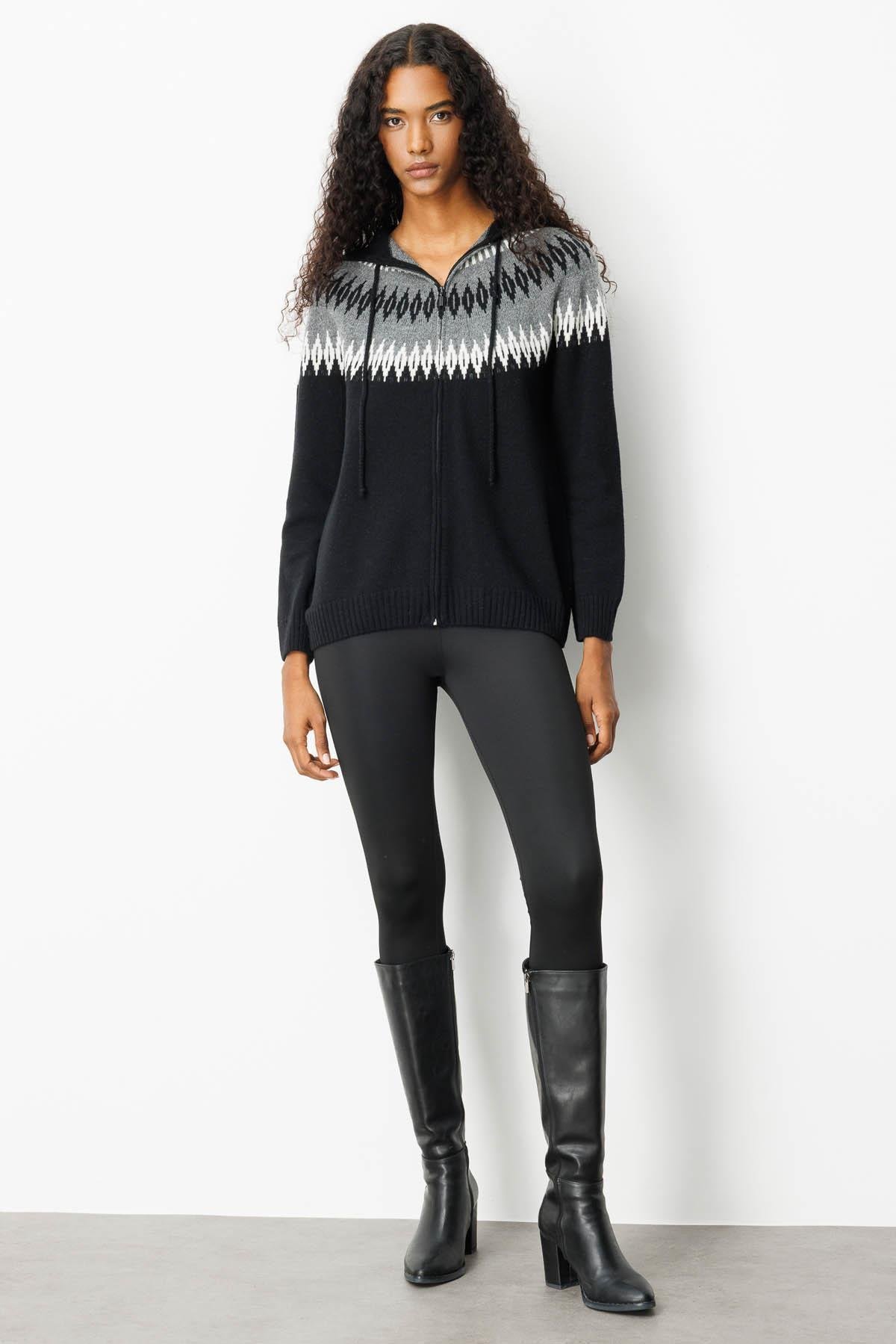 25230Kadın Kapüşonlu Robası Baklavalı Hırka Siyah