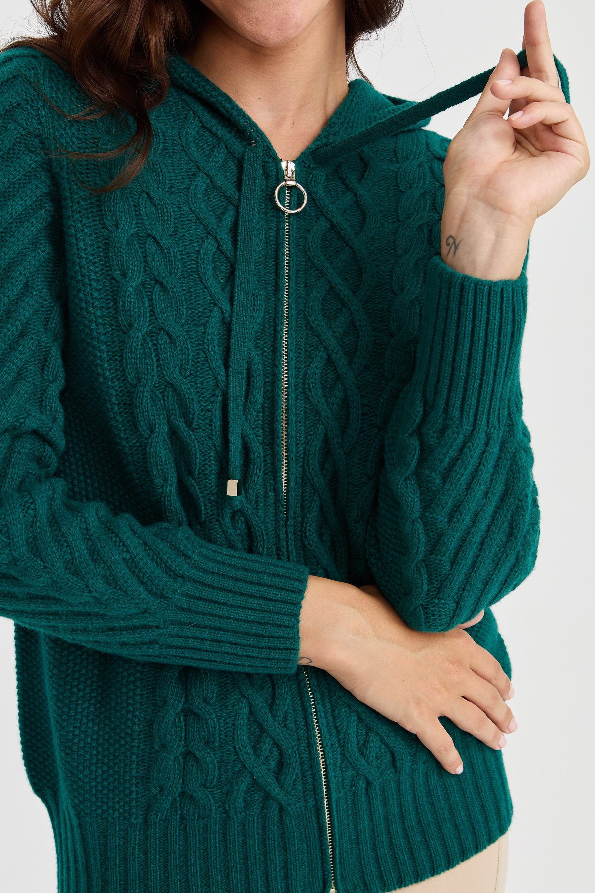 23198Kadın Kapüşonlu Saç Yürütme Örgülü Yün Ceket K.Ö.başı