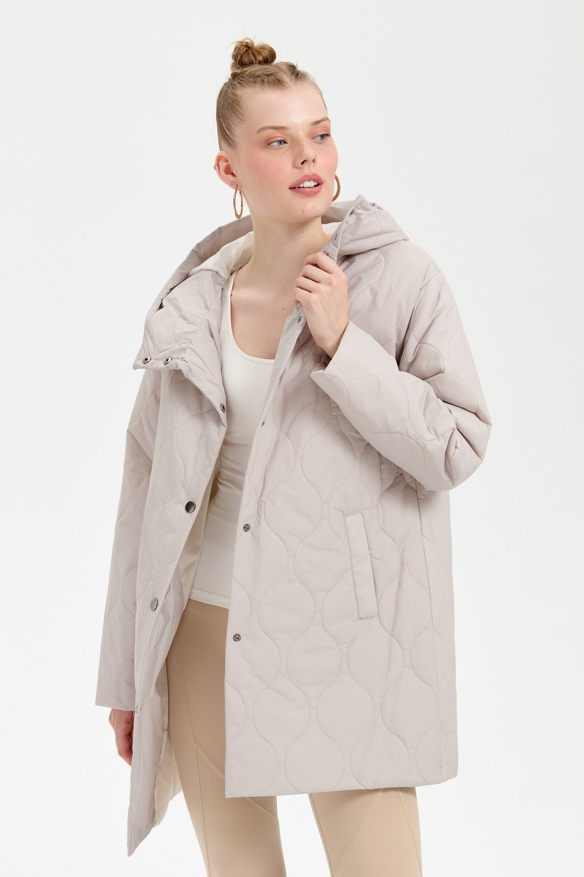 24411Kadın Kapüşonlu Soğan Desenli Araboy Kapitone Kaban Taş