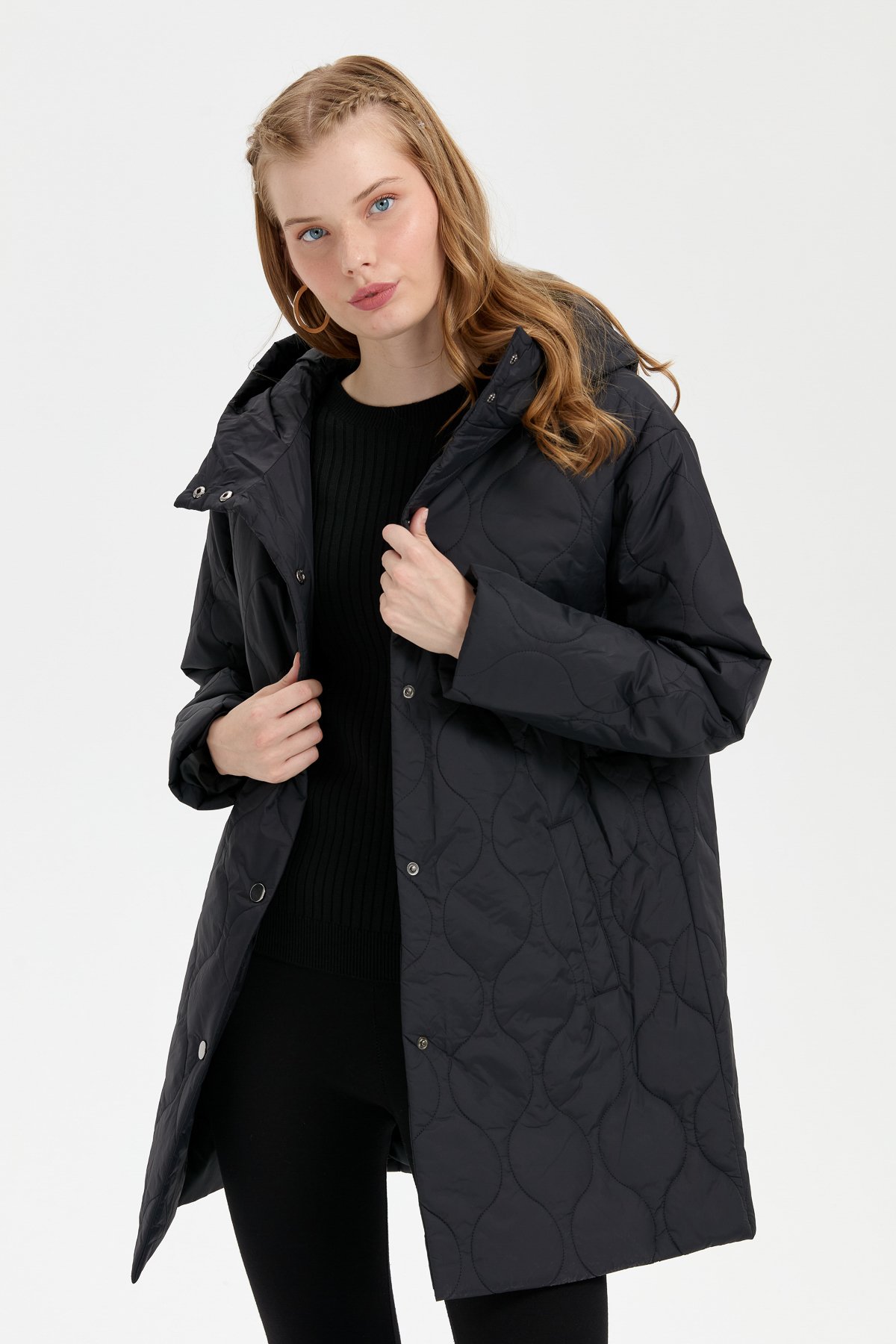 24411Kadın Kapüşonlu Soğan Desenli Araboy Kapitone Kaban Siyah