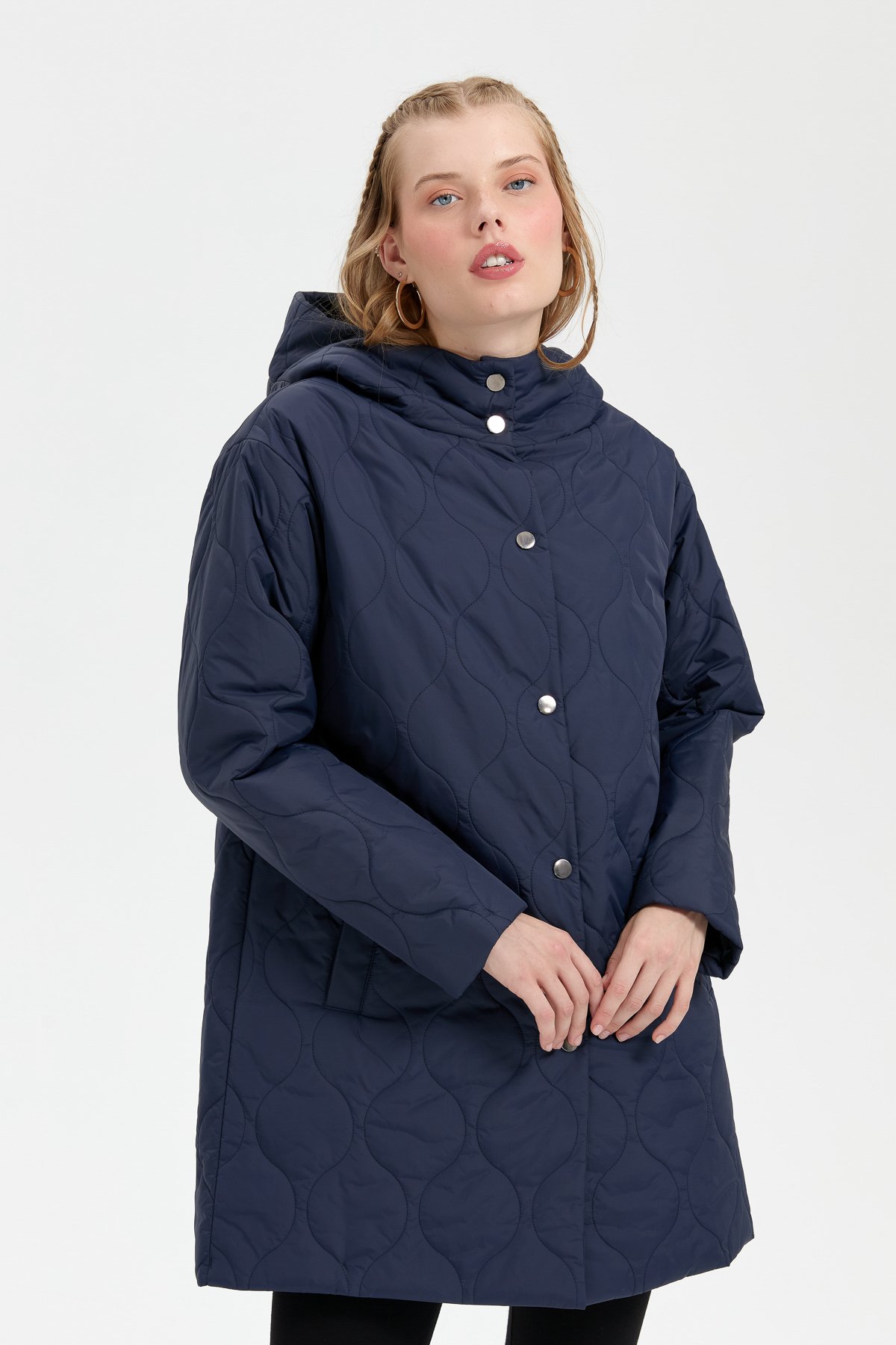 24411Kadın Kapüşonlu Soğan Desenli Araboy Kapitone Kaban Lacivert