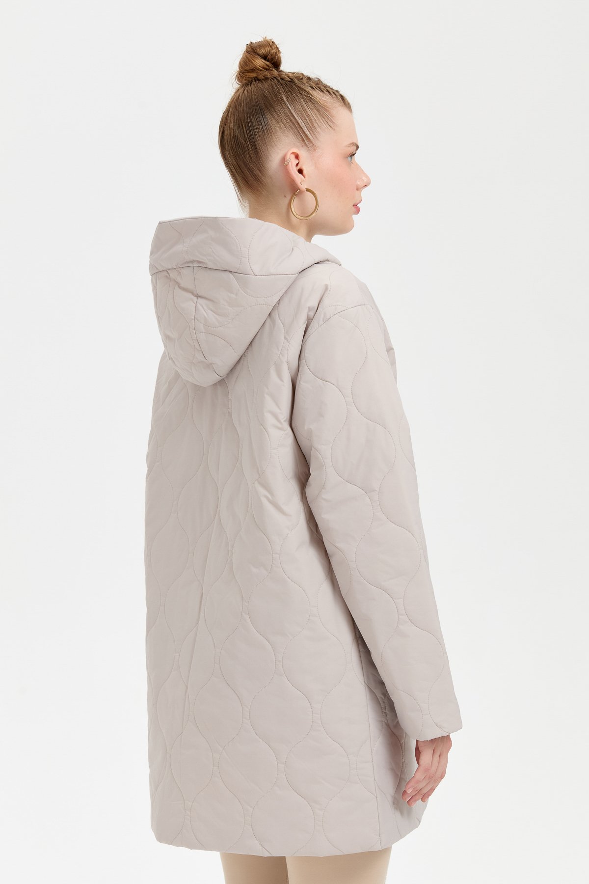 24411Kadın Kapüşonlu Soğan Desenli Araboy Kapitone Kaban Taş