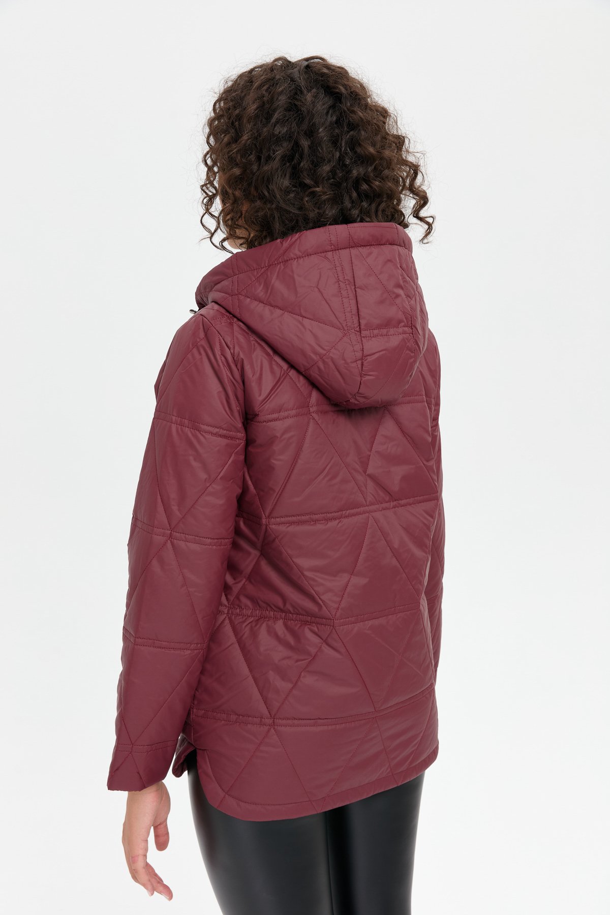 24413Kadın Kapüşonlu Üçgen Desenli Kısa Kapitone Kabana Bordo