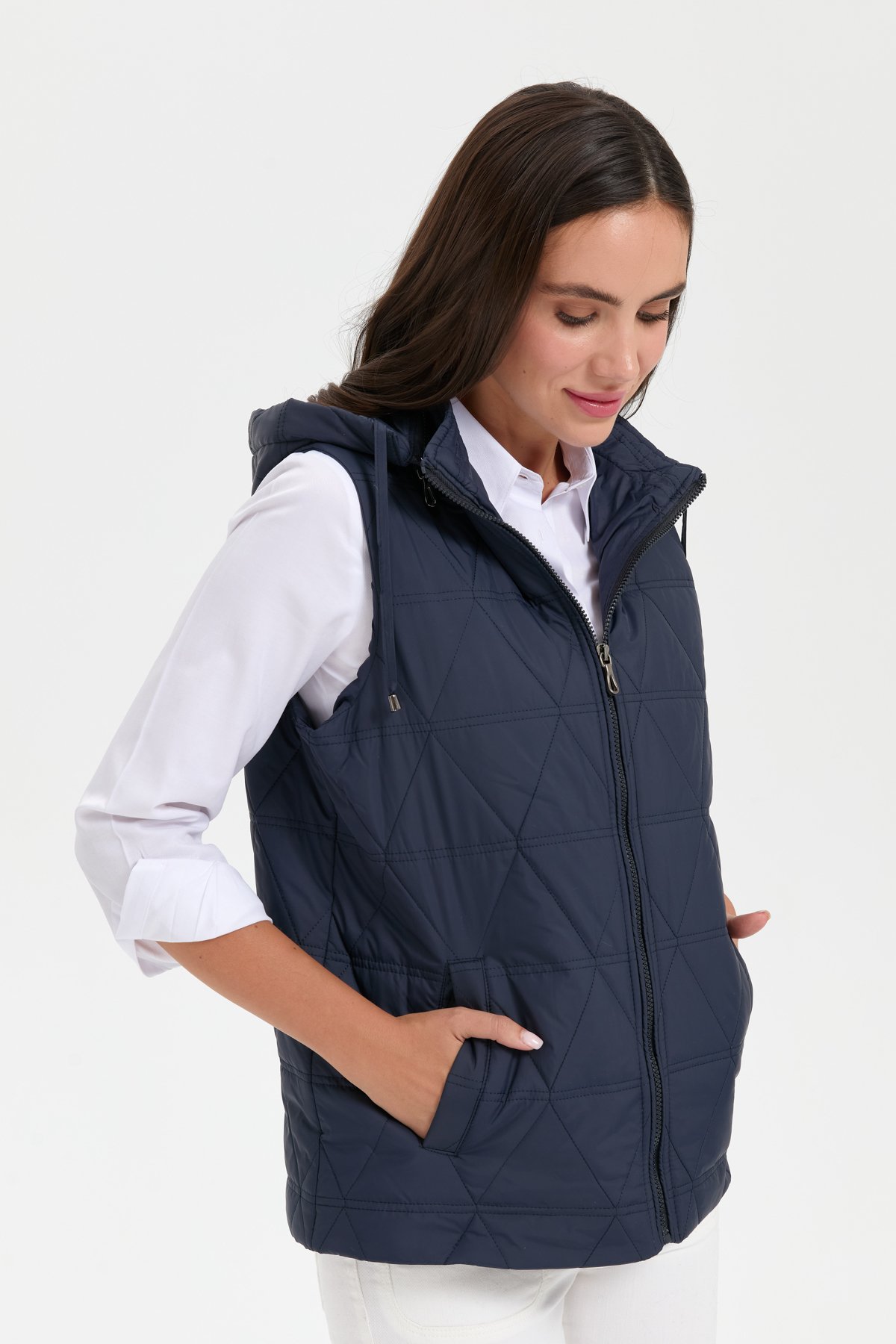 24414Kadın Kapüşonlu Üçgen Desenli Kısa Kapitone Yelek Lacivert