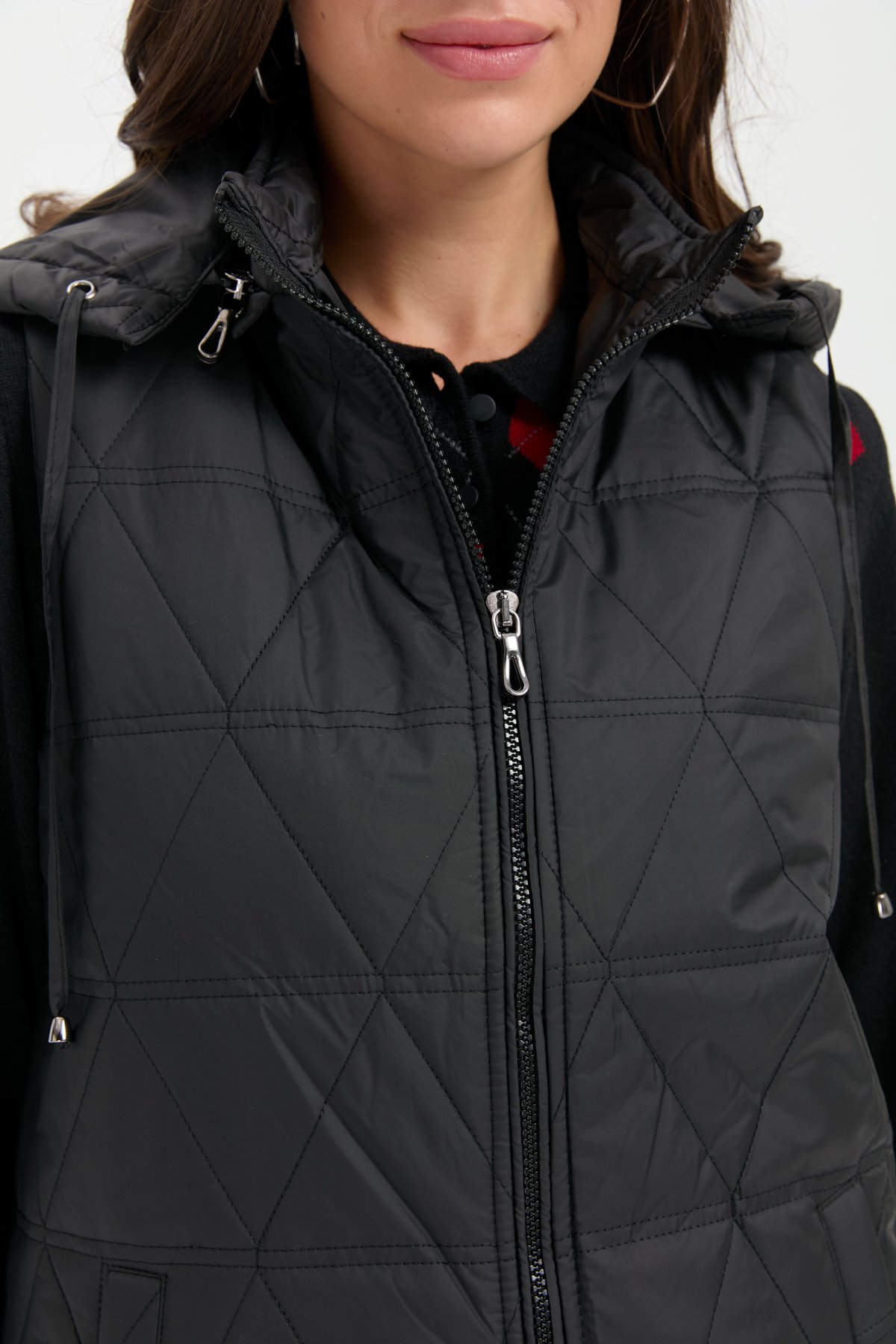 24414Kadın Kapüşonlu Üçgen Desenli Kısa Kapitone Yelek Siyah