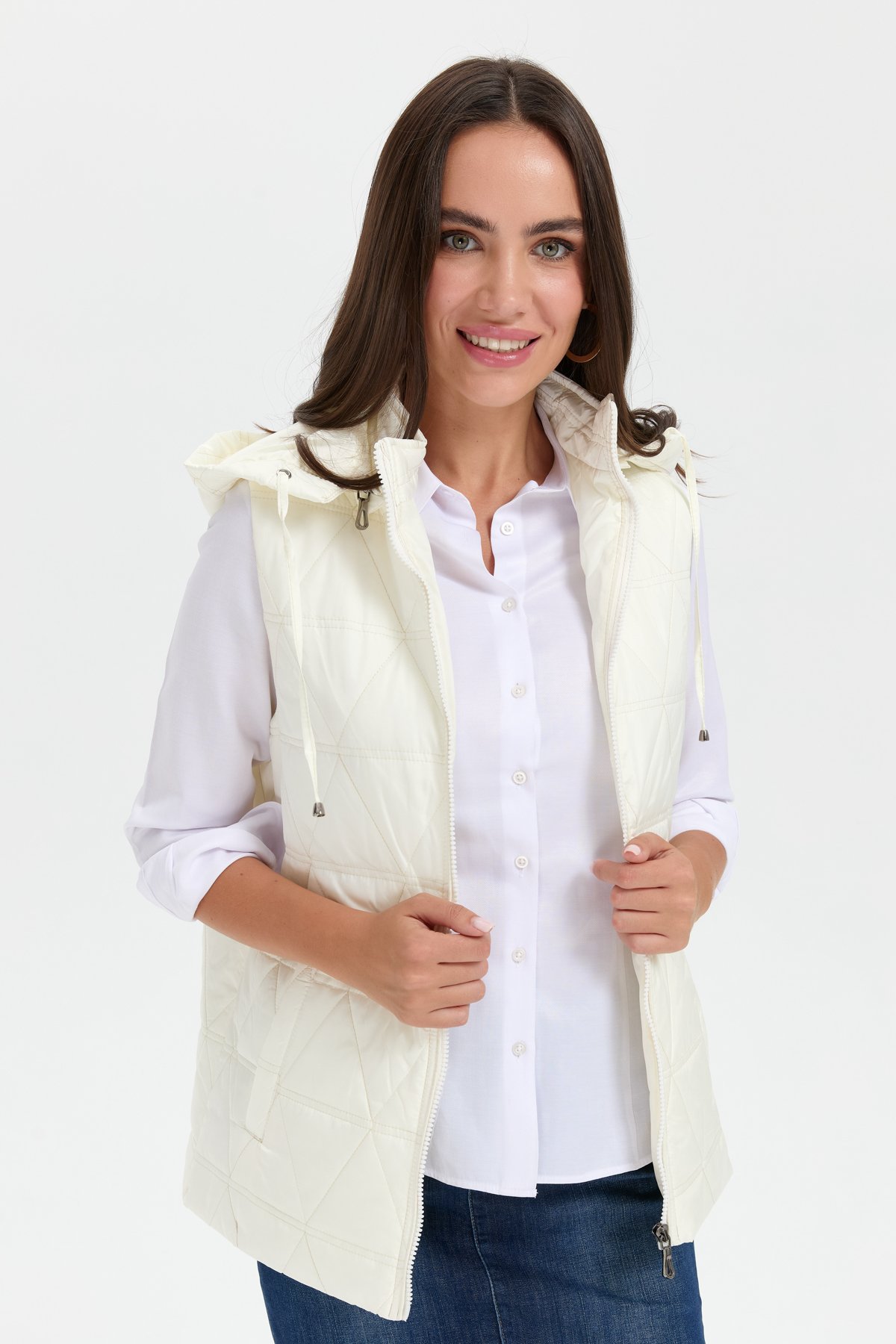 24414Kadın Kapüşonlu Üçgen Desenli Kısa Kapitone Yelek Taş